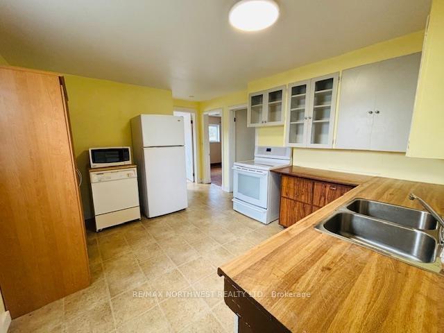 Photo 11 of 413 River St, Kenora, Keewatin — HOMEH