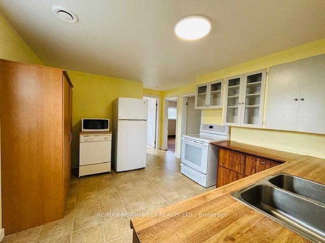 Photo 12 of 413 River St, Kenora, Keewatin — HOMEH
