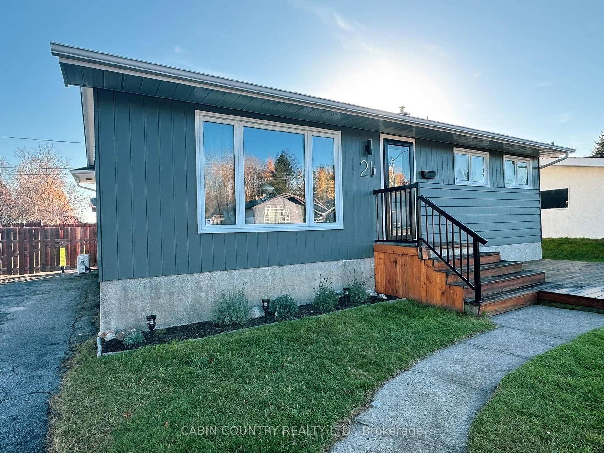 Photo 1 of 21 Nairn, Kenora, Pinecrest — HOMEH
