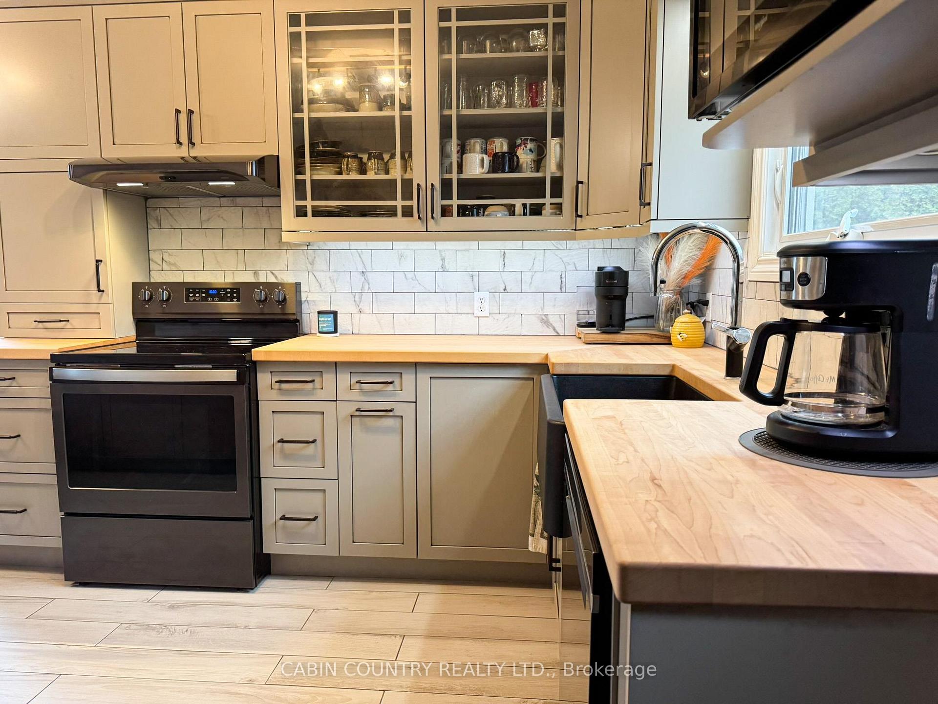 Photo 12 of 21 Nairn, Kenora, Pinecrest — HOMEH