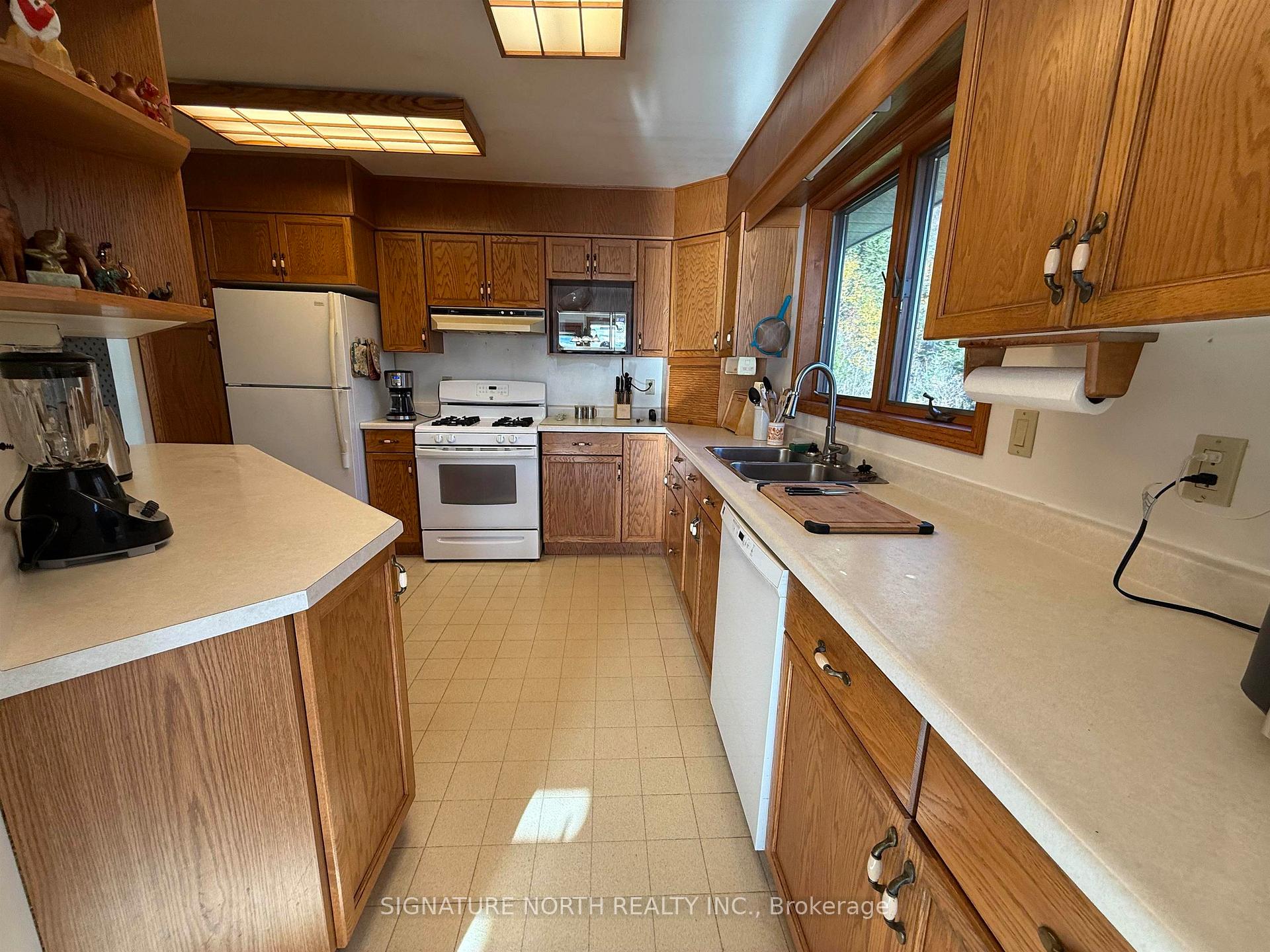Photo 13 of 184 Island Avenue, Neebing, Blake — HOMEH