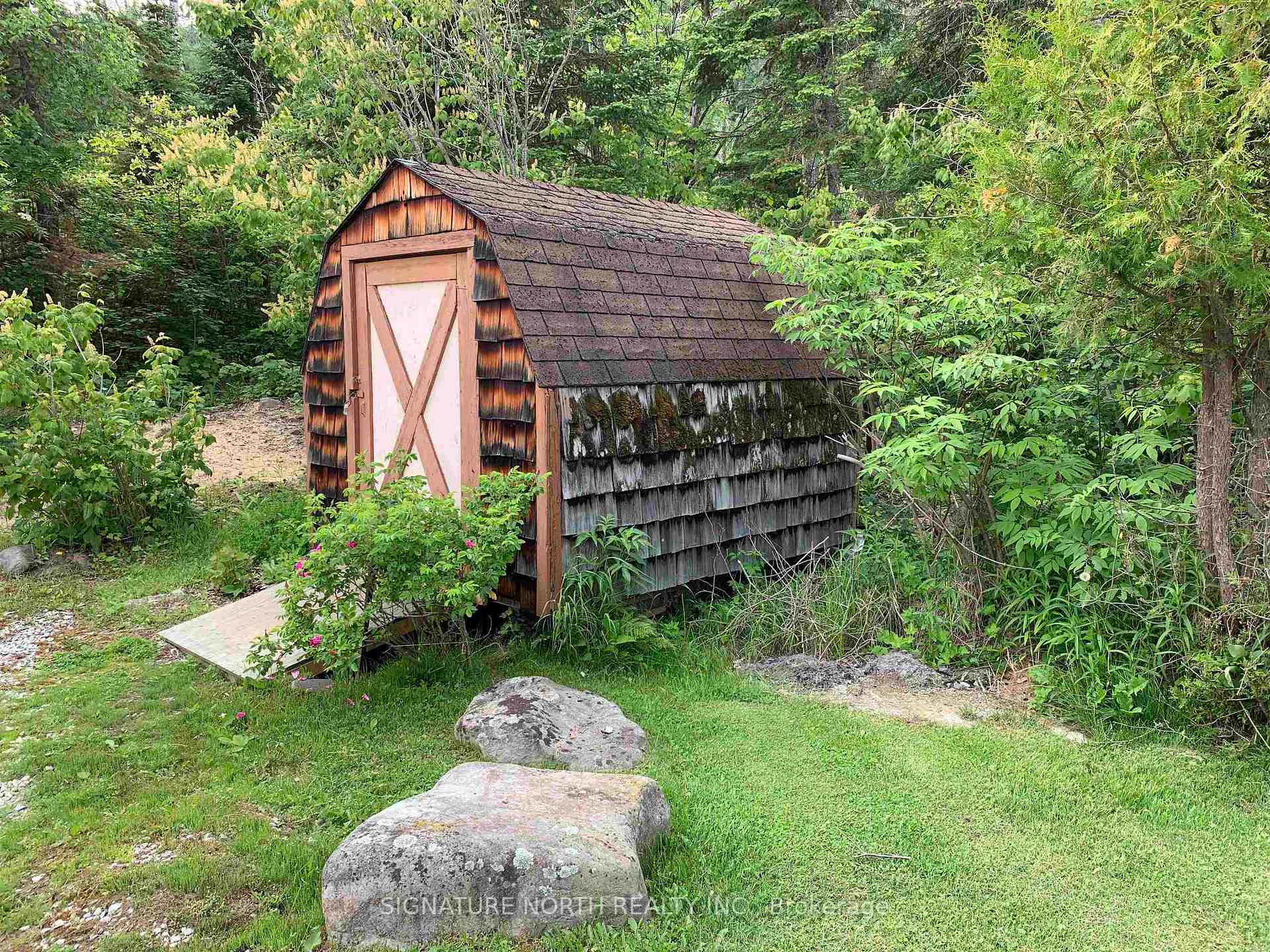 Photo 36 of 184 Island Avenue, Neebing, Blake — HOMEH