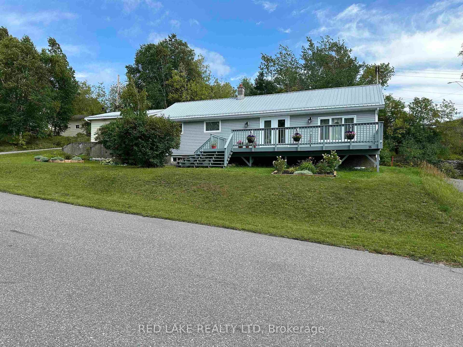 Photo 2 of 16 Lakeview Avenue, Red Lake — HOMEH
