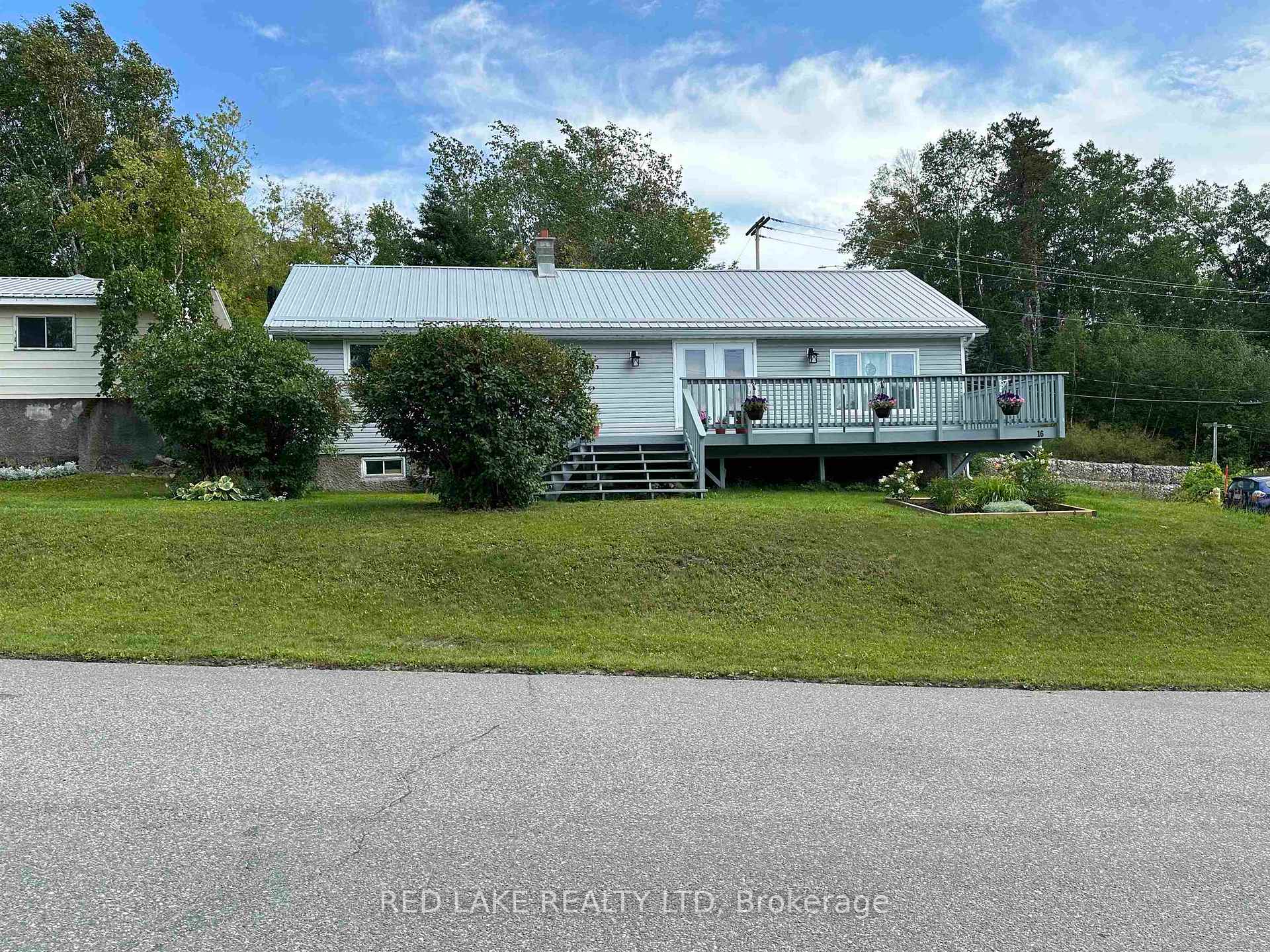 Photo 3 of 16 Lakeview Avenue, Red Lake — HOMEH