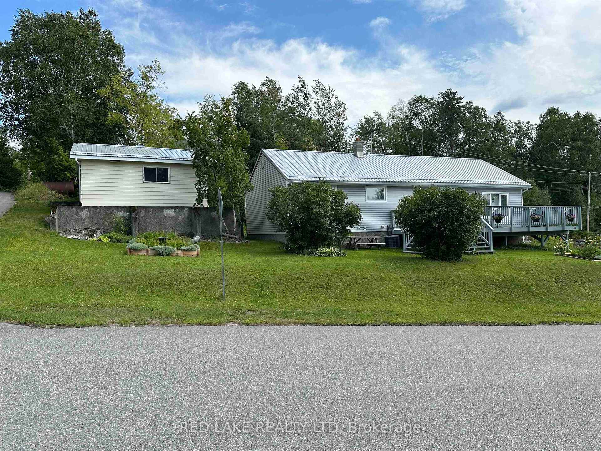 Photo 4 of 16 Lakeview Avenue, Red Lake — HOMEH