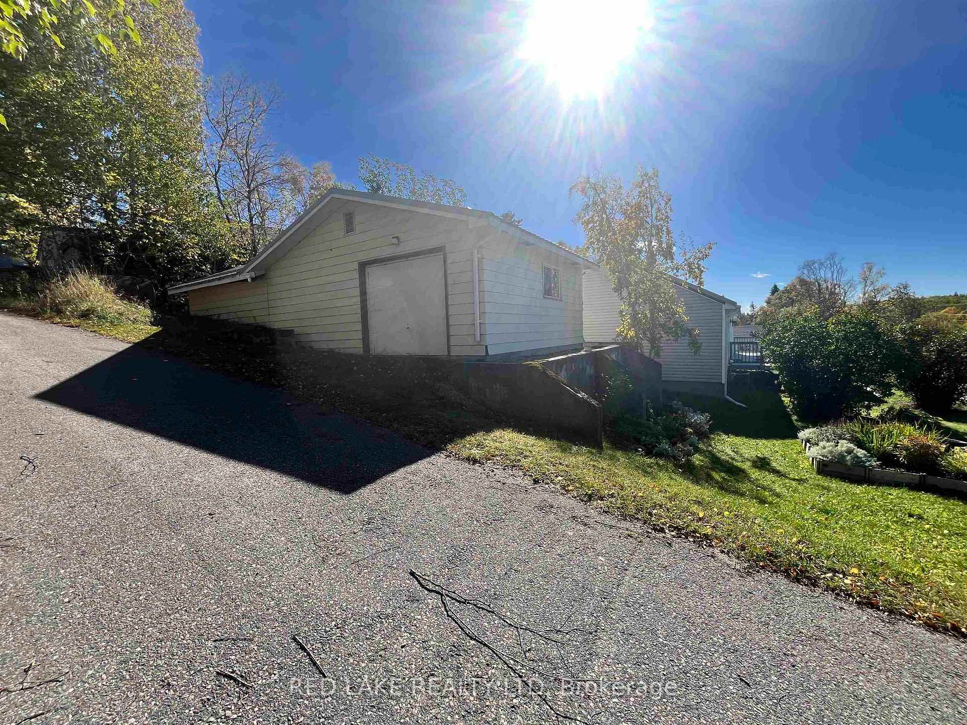 Photo 8 of 16 Lakeview Avenue, Red Lake — HOMEH