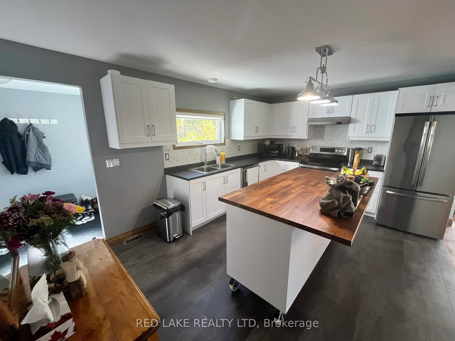 Photo 18 of 16 Lakeview Avenue, Red Lake — HOMEH