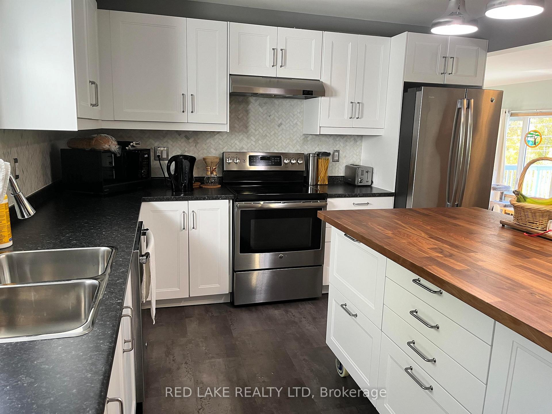 Photo 20 of 16 Lakeview Avenue, Red Lake — HOMEH