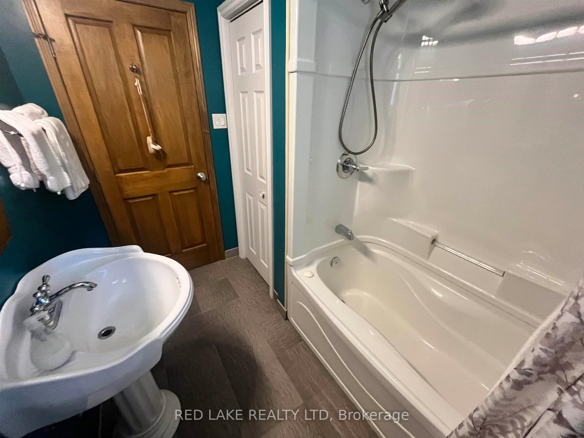 Photo 28 of 16 Lakeview Avenue, Red Lake — HOMEH