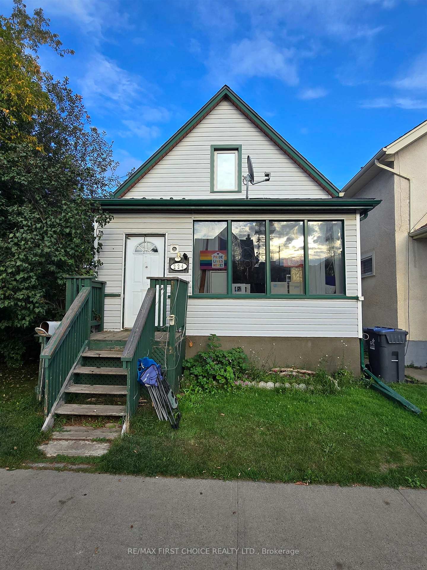 Front of 224 Mckellar Street S