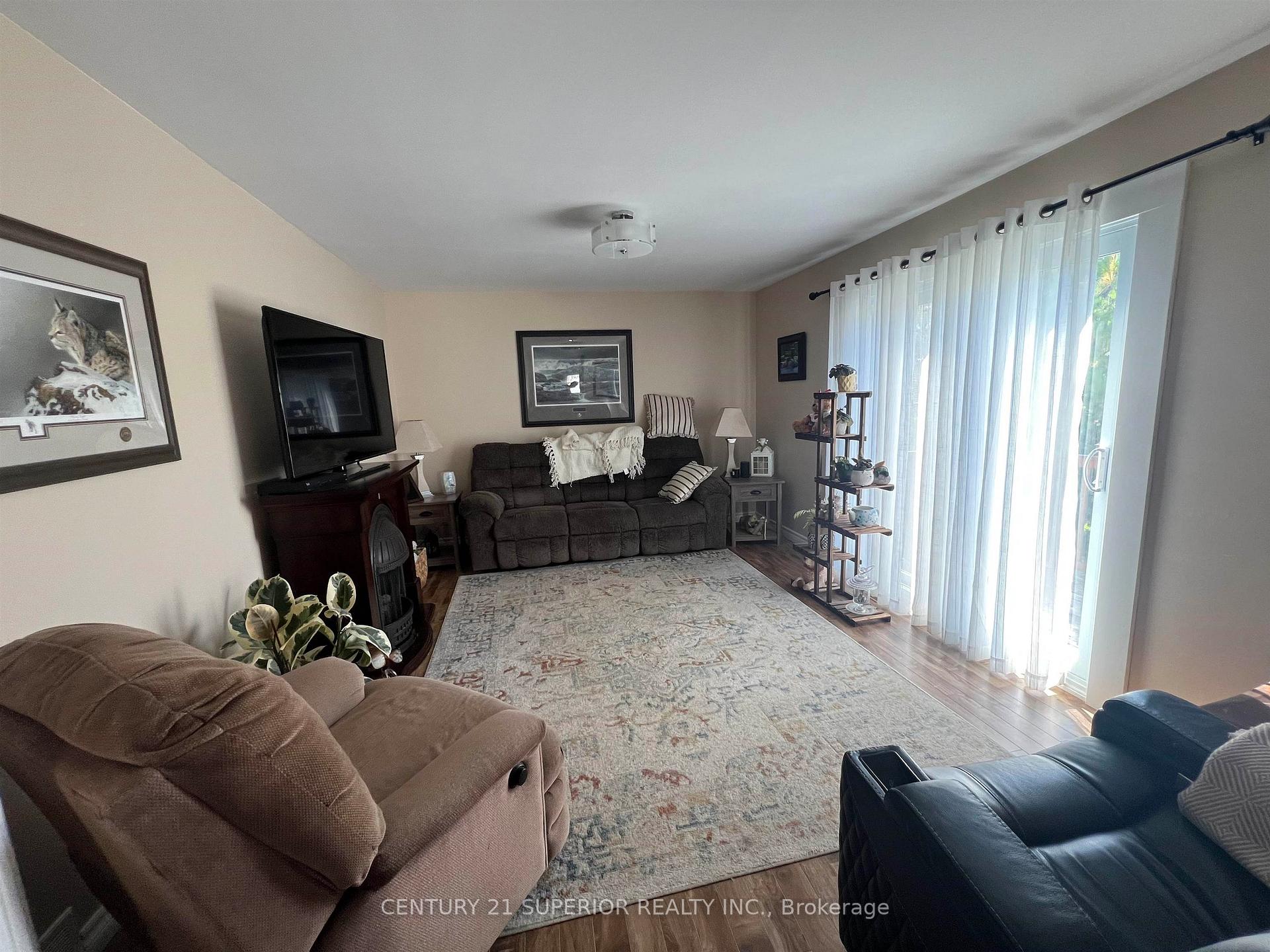 Photo 3 of 13 Falcon Drive, Manitouwadge — HOMEH