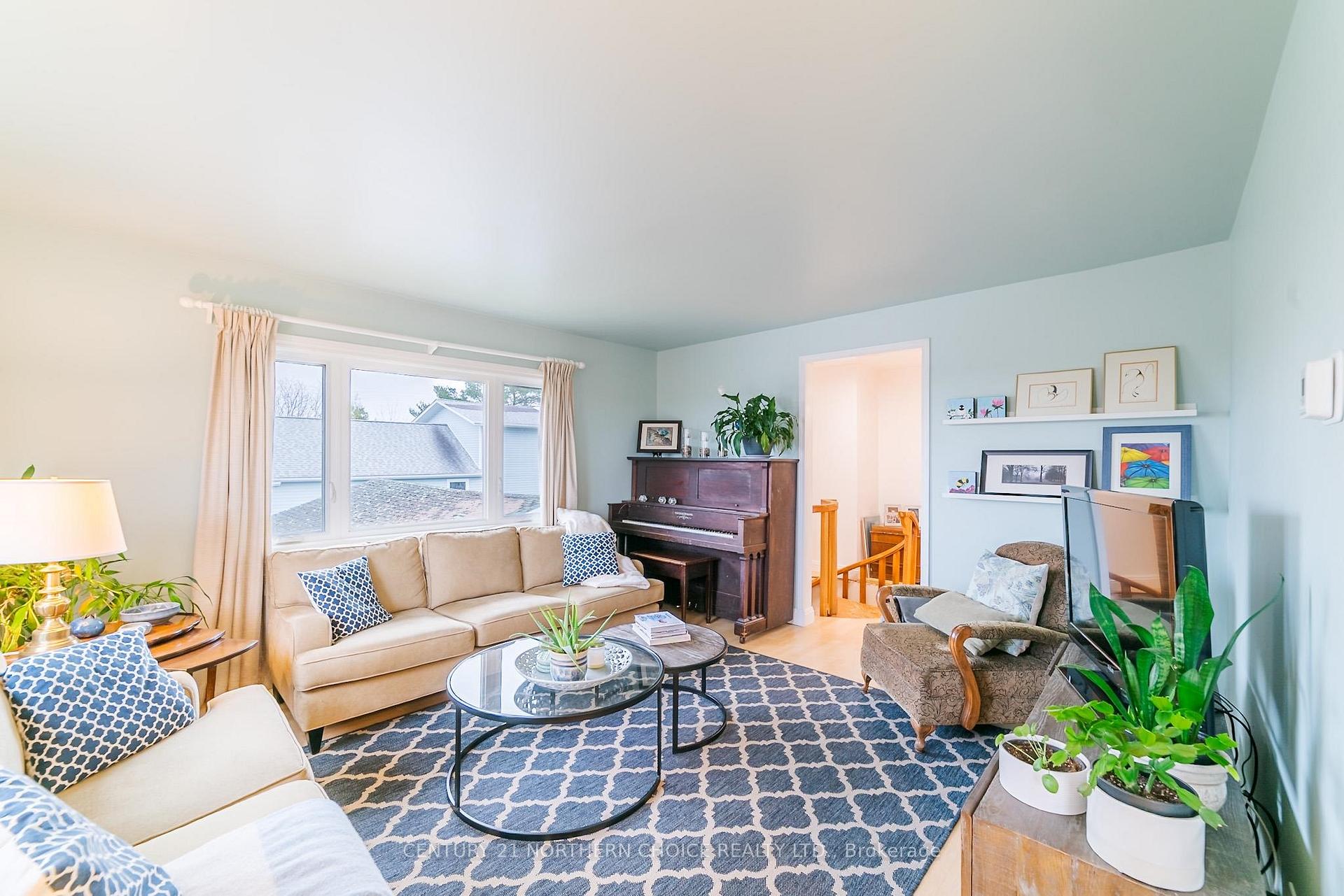 Photo 10 of 620 Sixth St, Kenora, Keewatin — HOMEH