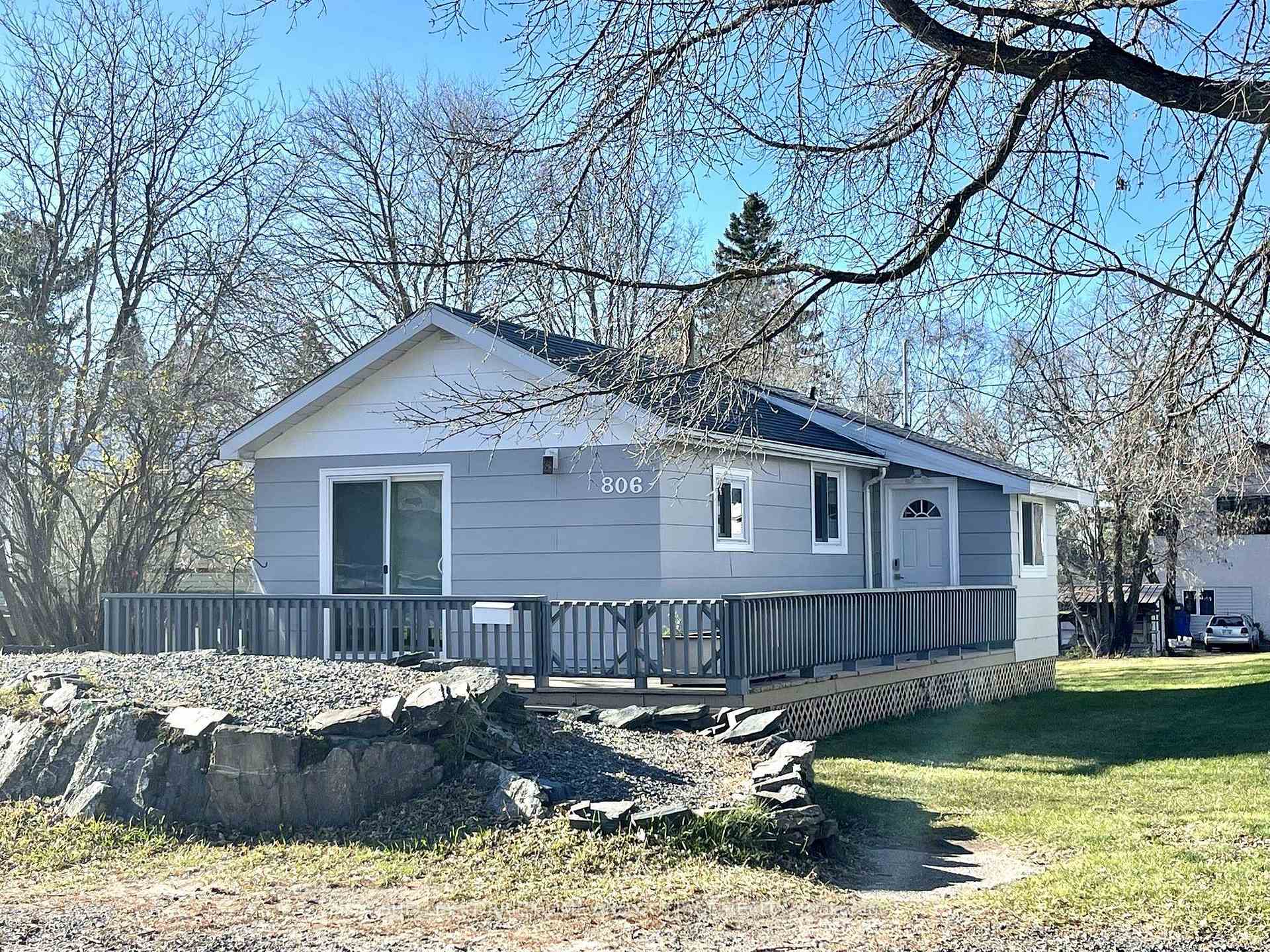 Photo 1 of 806 Sixth Avenue S, Kenora, Lakeside — HOMEH