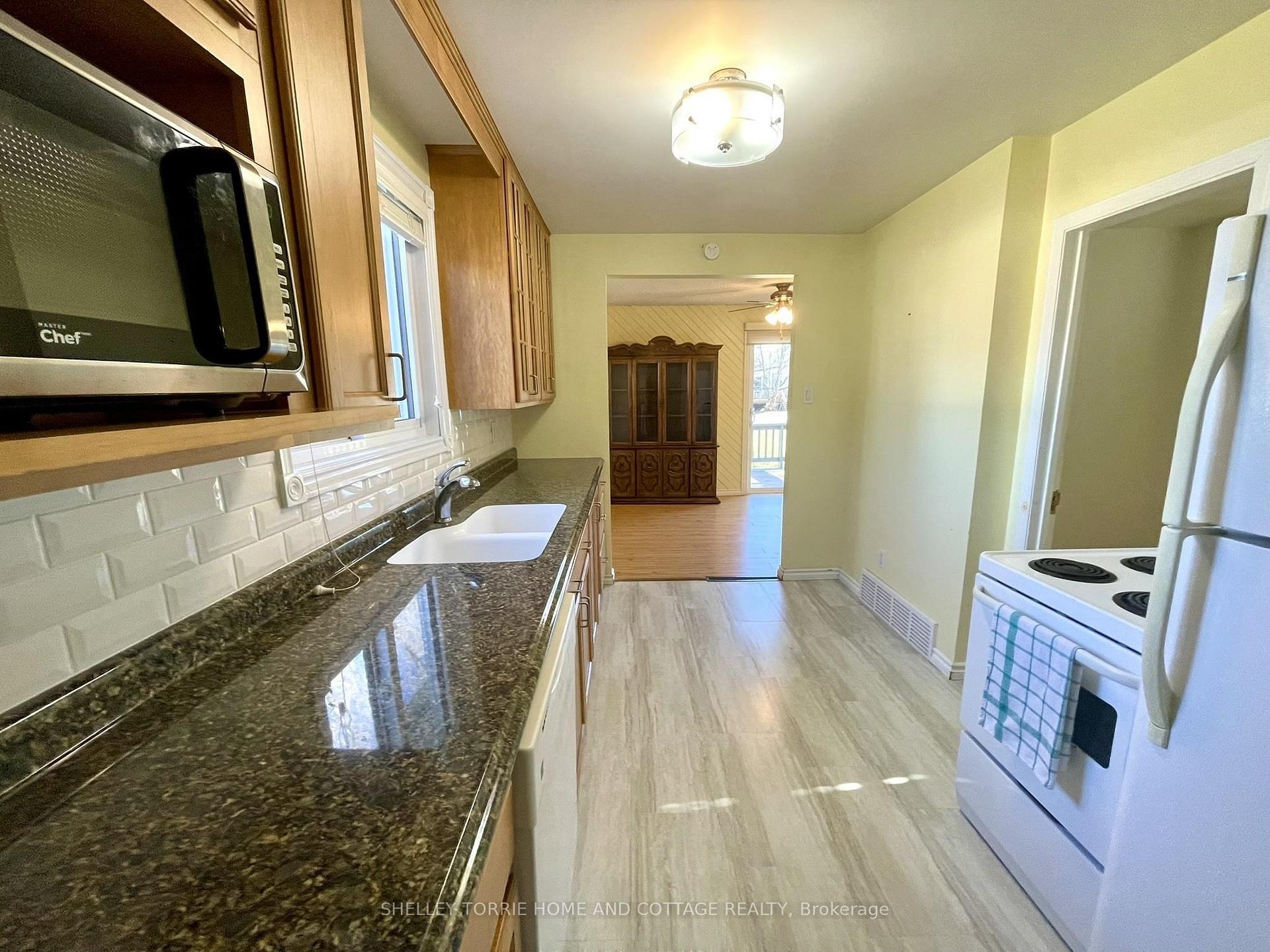 Photo 2 of 806 Sixth Avenue S, Kenora, Lakeside — HOMEH