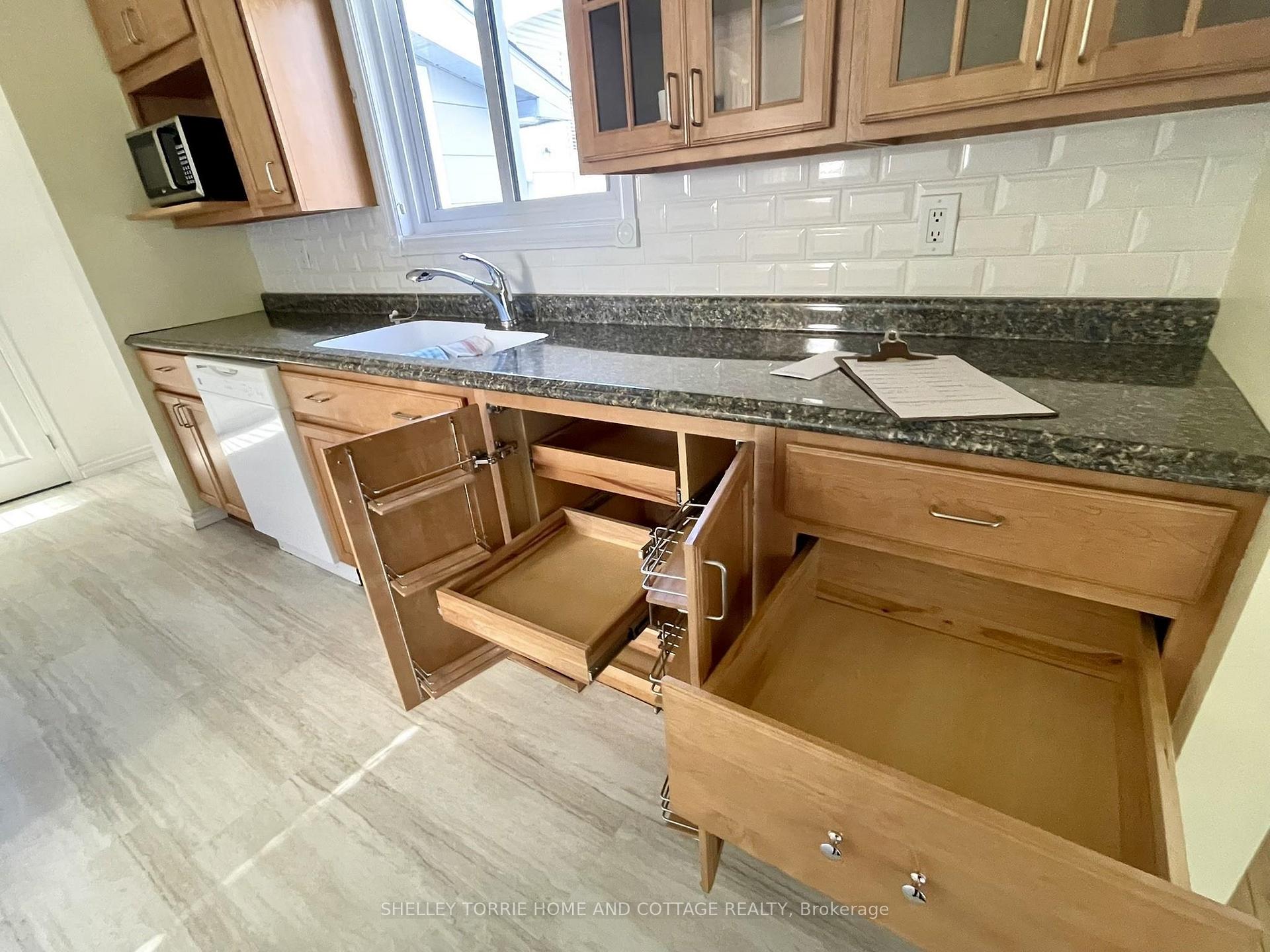 Photo 5 of 806 Sixth Avenue S, Kenora, Lakeside — HOMEH