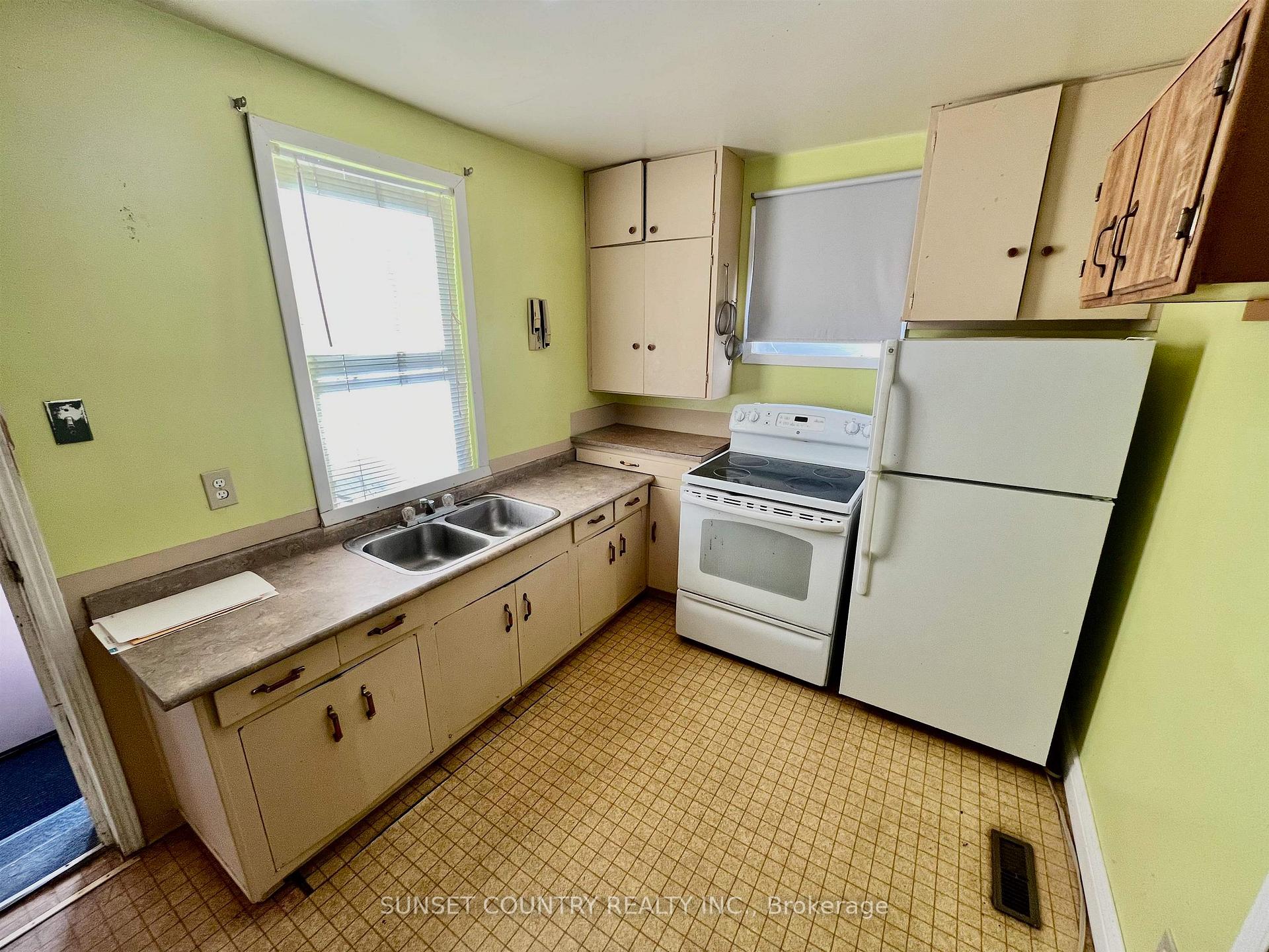 Photo 2 of 254 Florence Street, Dryden, Hillcrest — HOMEH