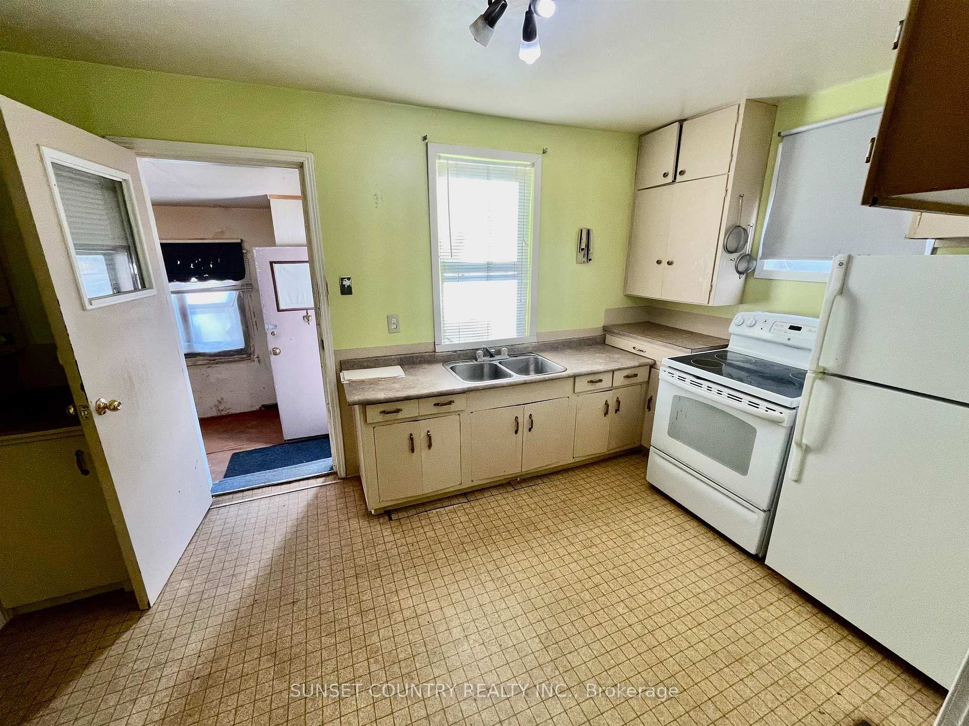 Photo 3 of 254 Florence Street, Dryden, Hillcrest — HOMEH