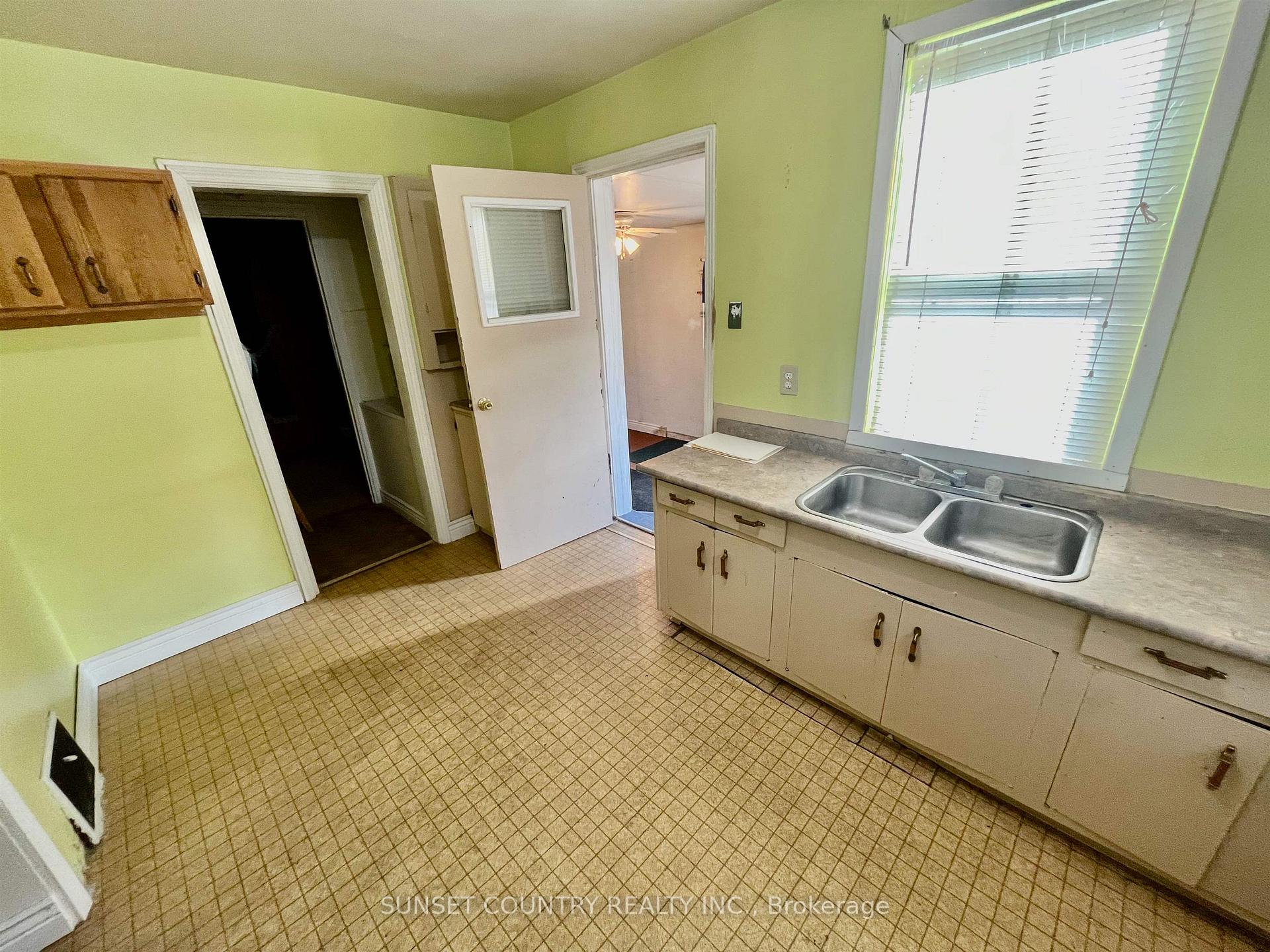 Photo 4 of 254 Florence Street, Dryden, Hillcrest — HOMEH