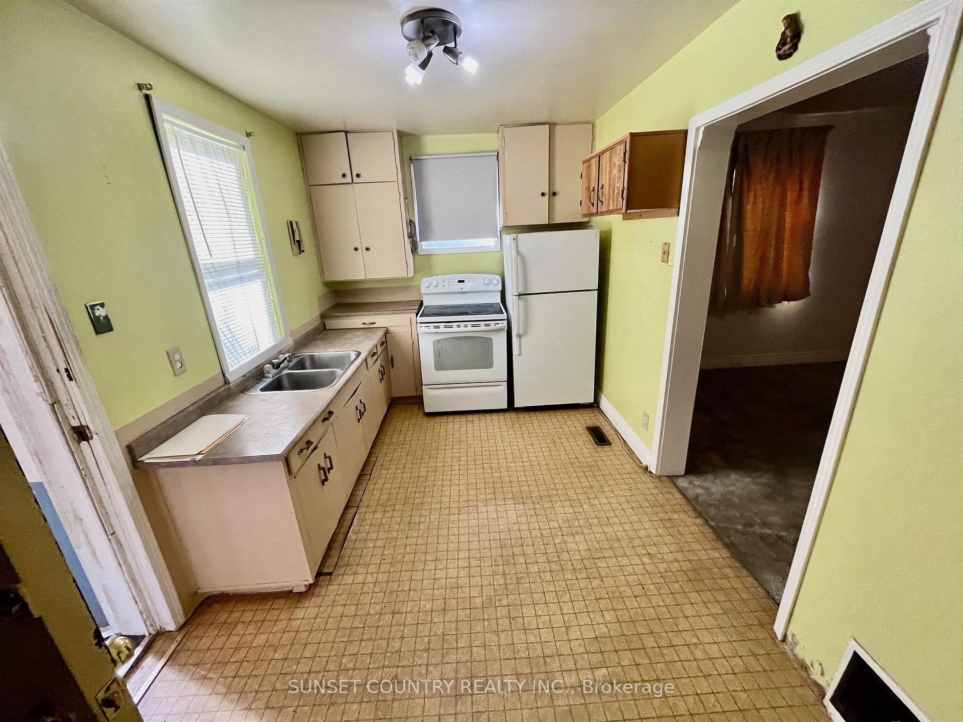 Photo 5 of 254 Florence Street, Dryden, Hillcrest — HOMEH