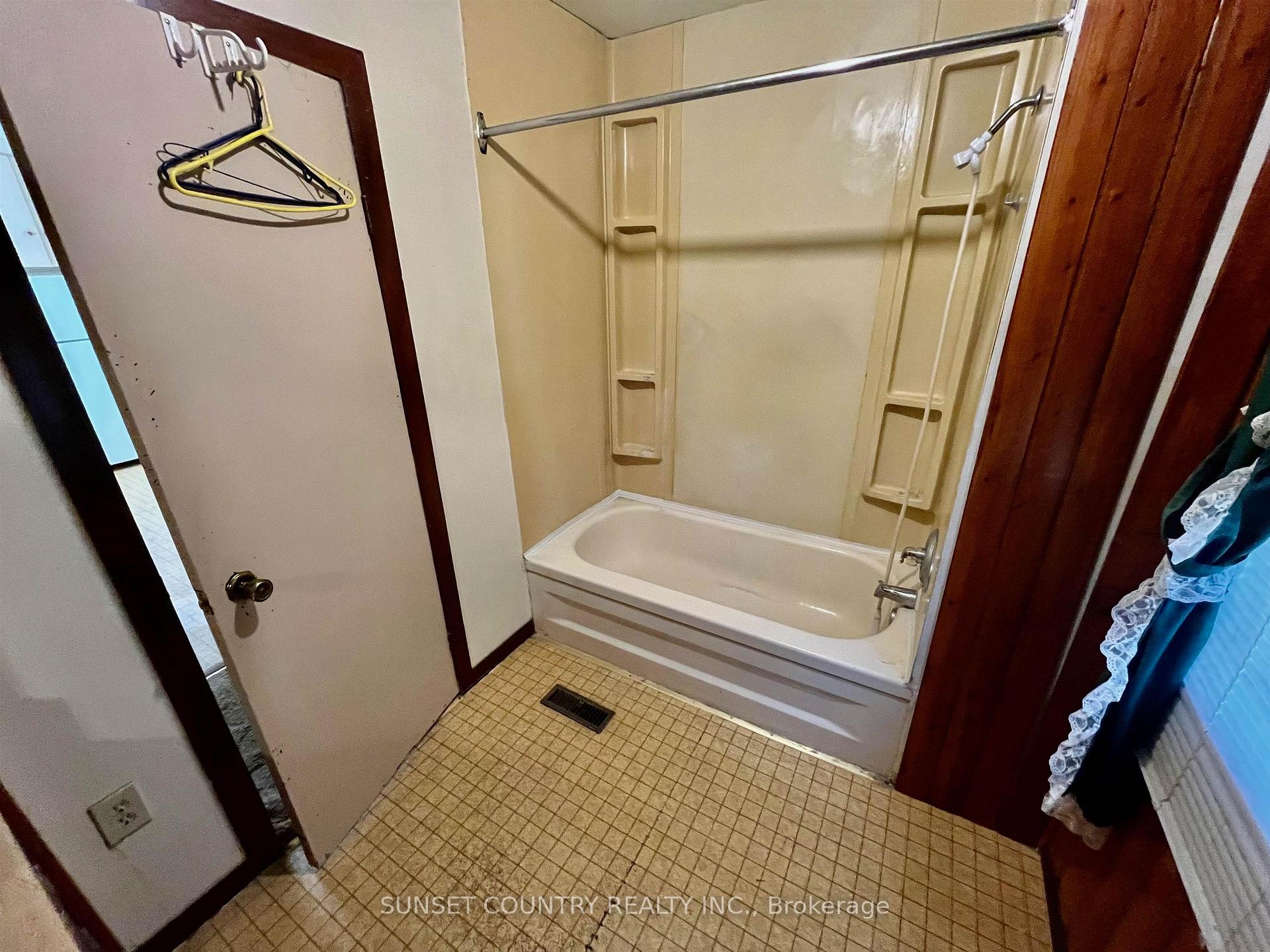 Photo 9 of 254 Florence Street, Dryden, Hillcrest — HOMEH