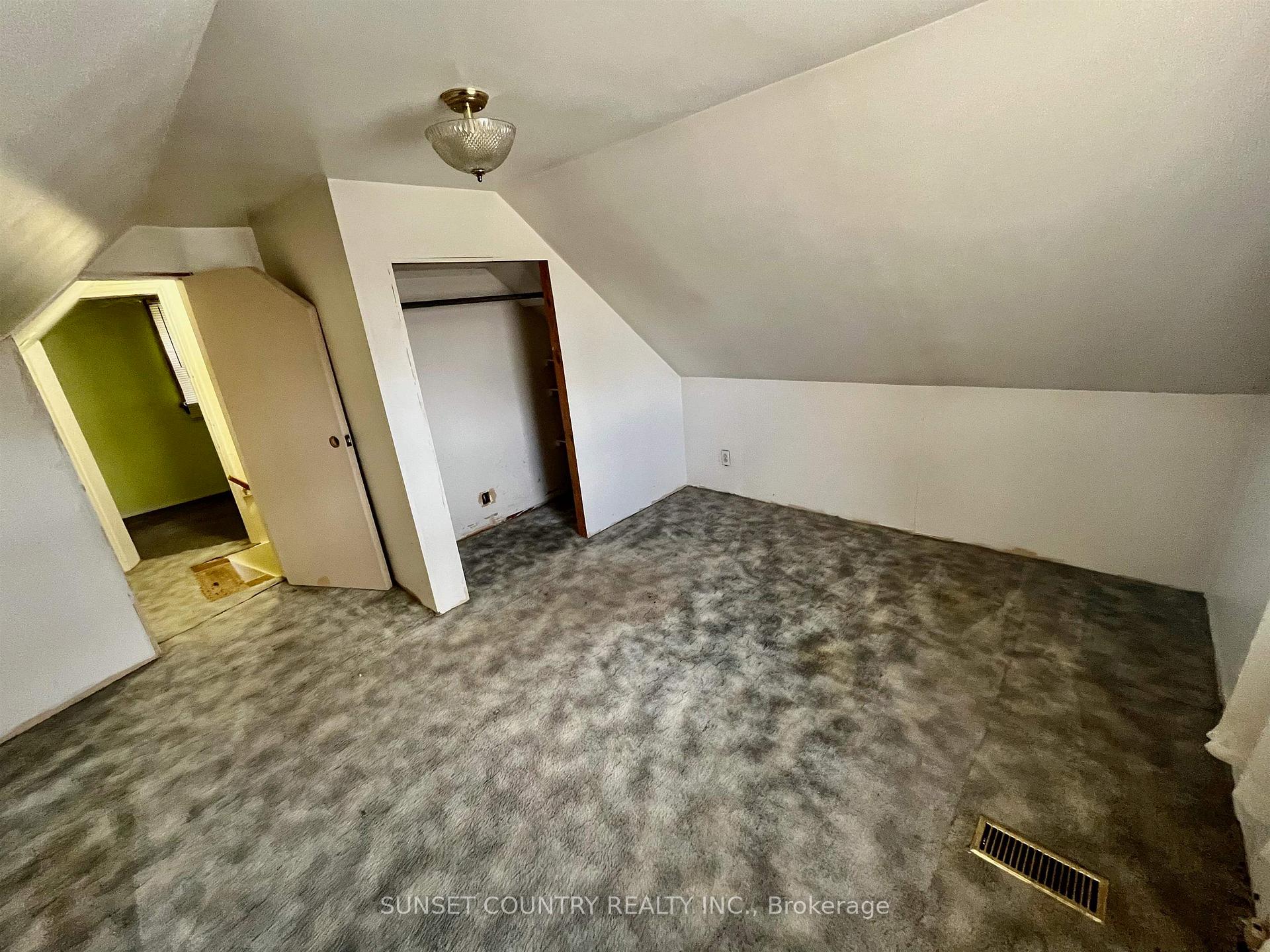 Photo 12 of 254 Florence Street, Dryden, Hillcrest — HOMEH