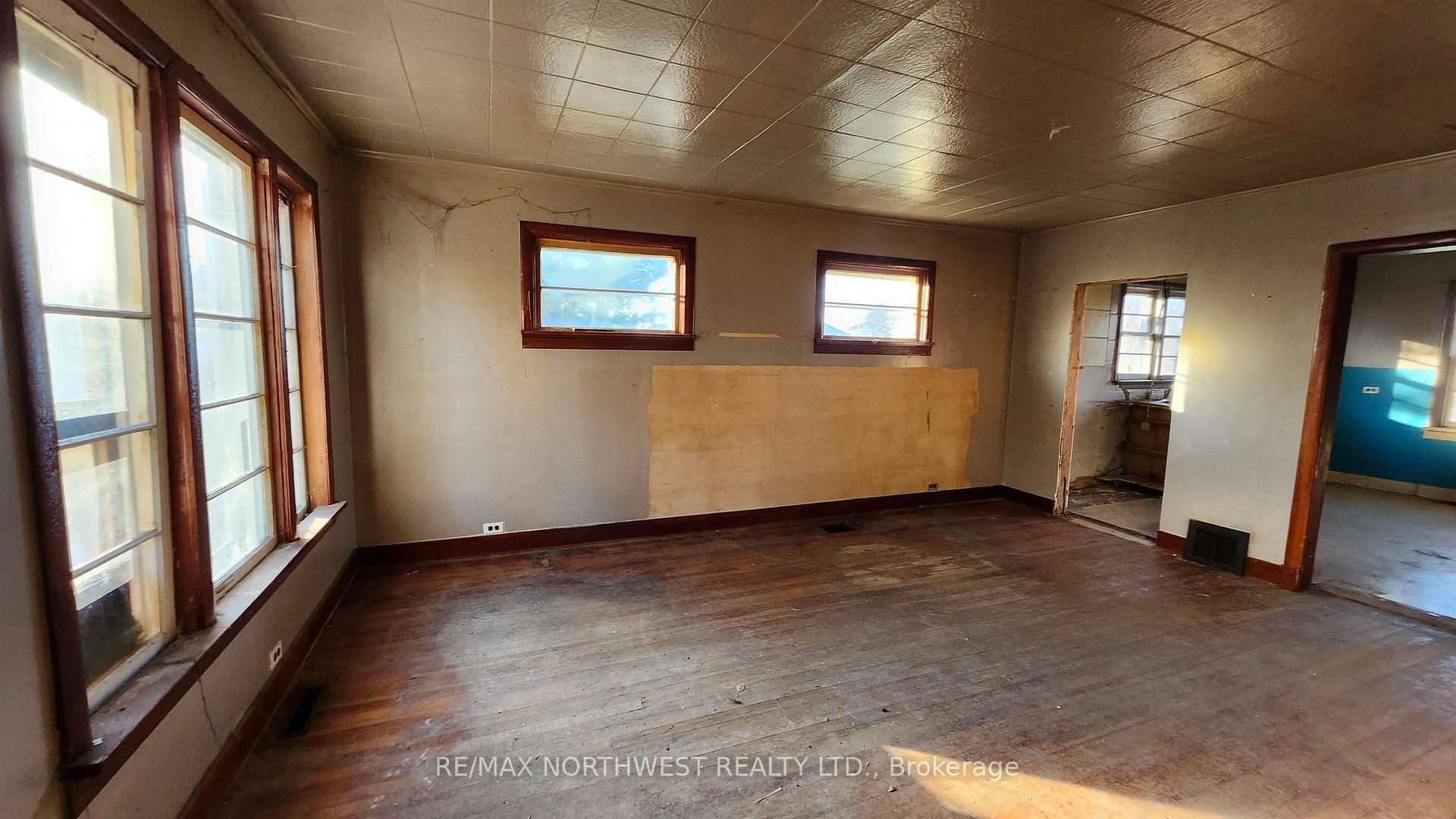 Photo 3 of 101 Charles Street, Kenora, Keewatin — HOMEH
