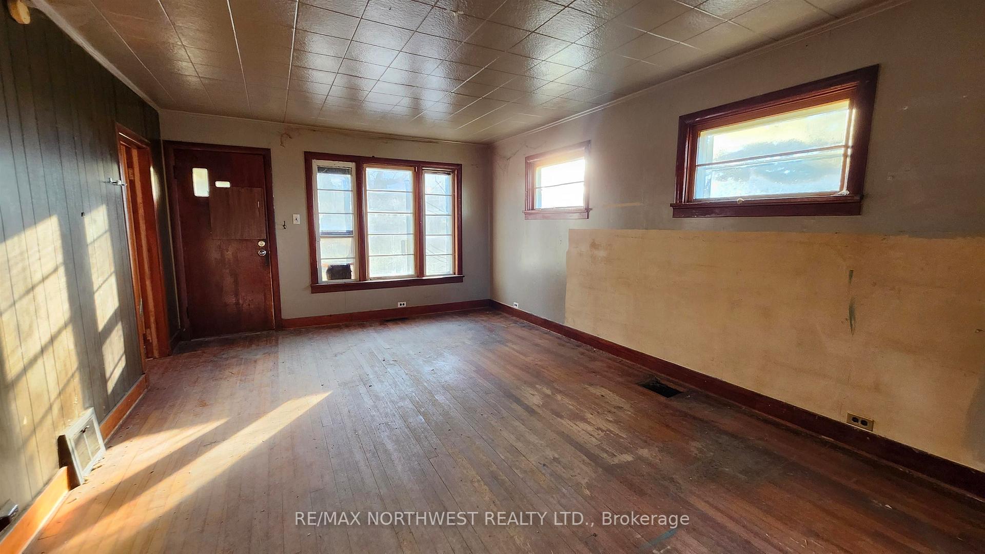 Photo 10 of 101 Charles Street, Kenora, Keewatin — HOMEH