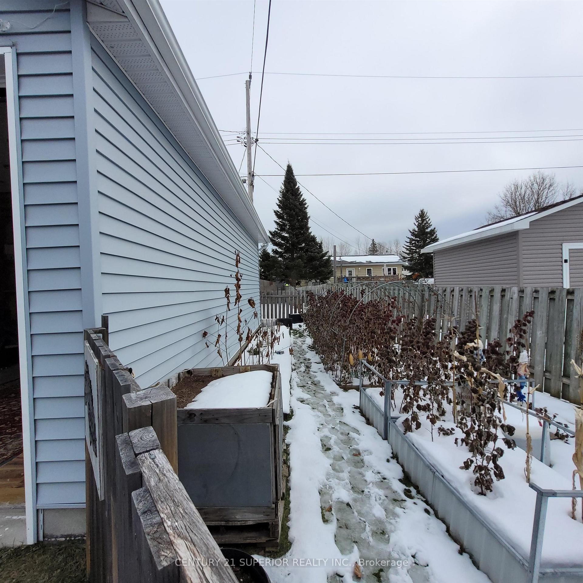 Photo 50 of 63 Matachewan Road, Manitouwadge — HOMEH