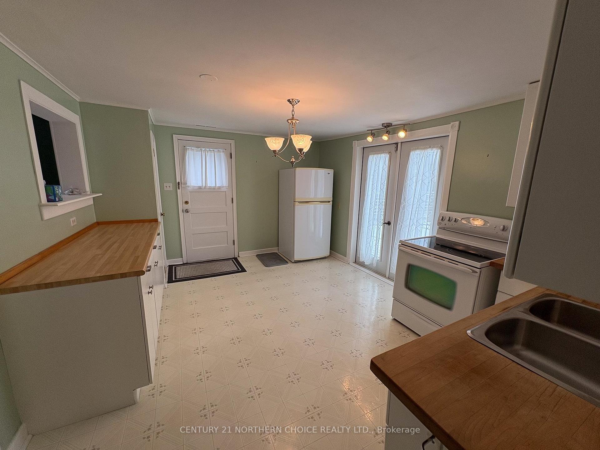 Photo 8 of 416 Bay Street, Kenora, Keewatin — HOMEH