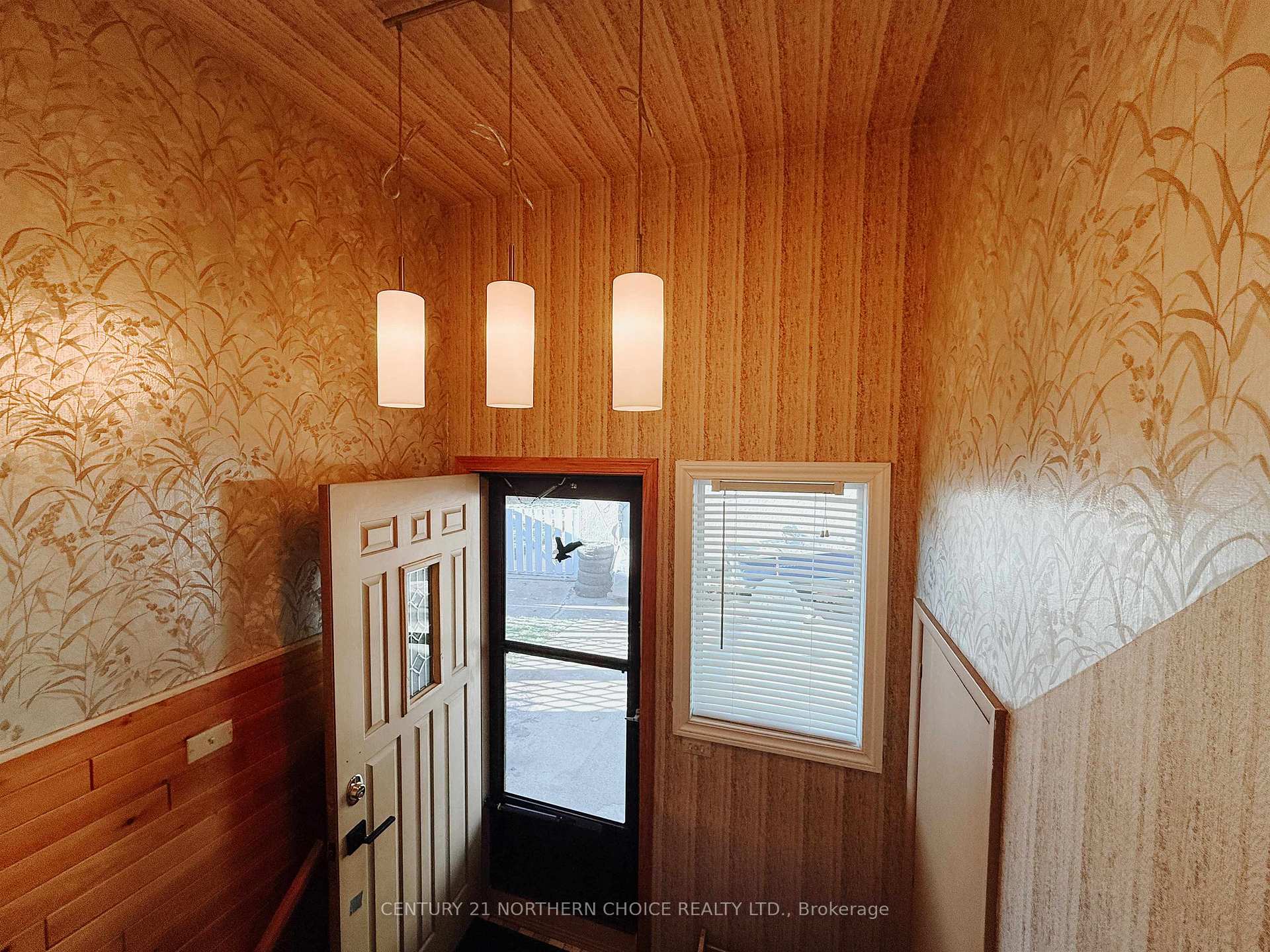 Photo 5 of 1271 Valley Drive, Kenora, Pinecrest — HOMEH
