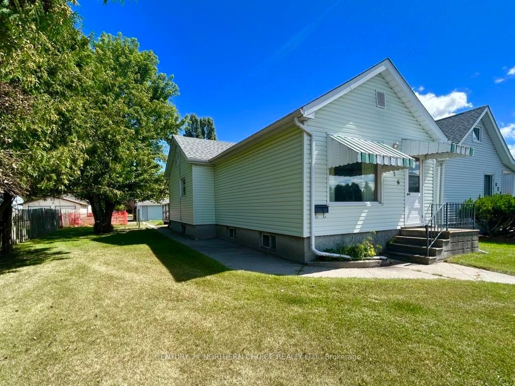 Photo 1 of 826 Smith Avenue, Fort Frances — HOMEH
