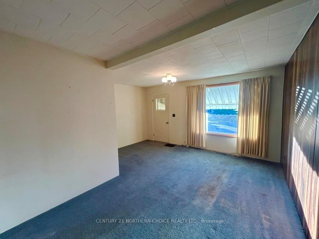 Photo 6 of 826 Smith Avenue, Fort Frances — HOMEH