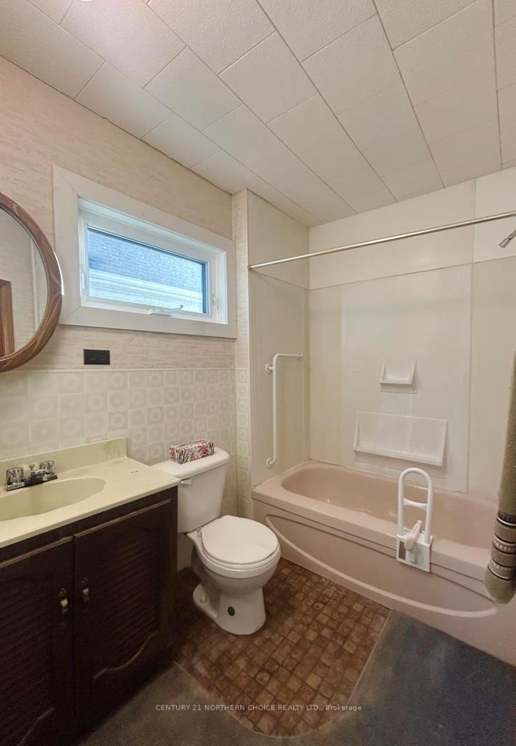 Photo 8 of 826 Smith Avenue, Fort Frances — HOMEH