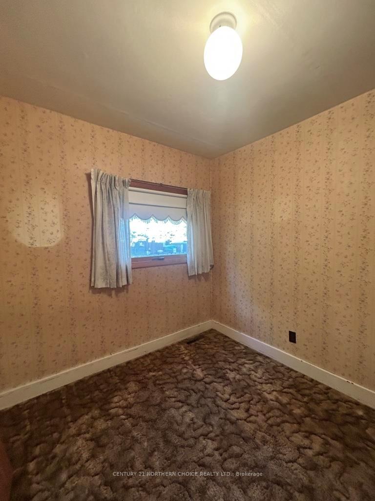 Photo 9 of 826 Smith Avenue, Fort Frances — HOMEH