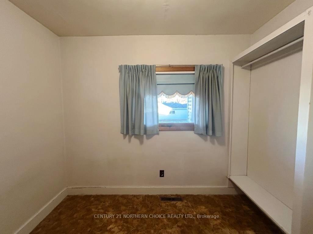 Photo 12 of 826 Smith Avenue, Fort Frances — HOMEH