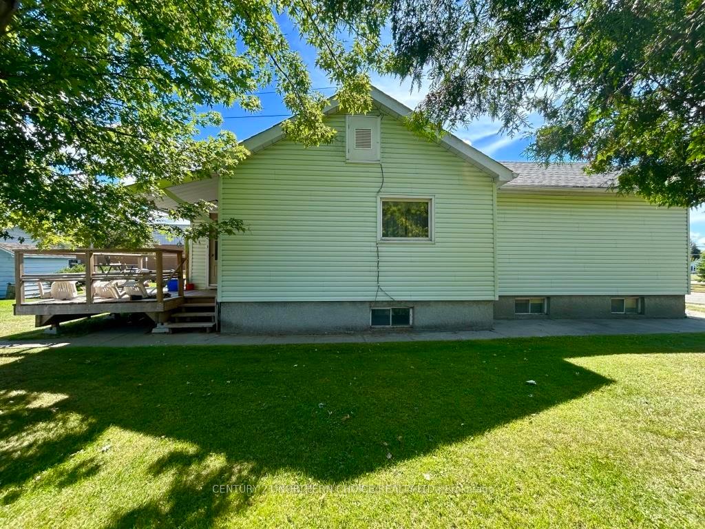 Photo 17 of 826 Smith Avenue, Fort Frances — HOMEH