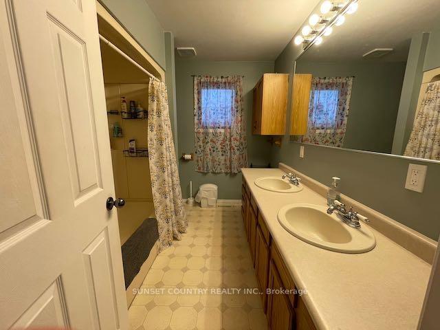 Photo 10 of 63 Davis Street, Dryden, Riverview — HOMEH