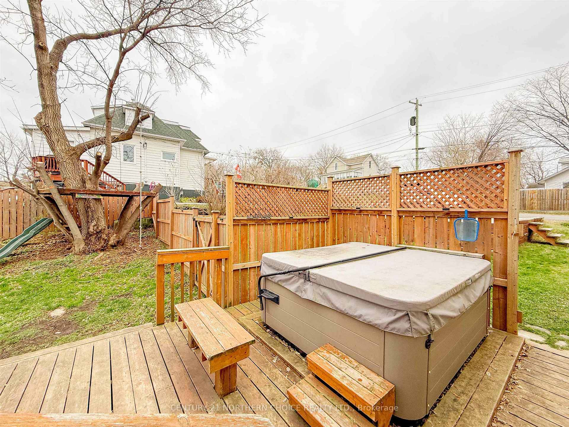 Photo 4 of 403 May Avenue, Kenora, Keewatin — HOMEH