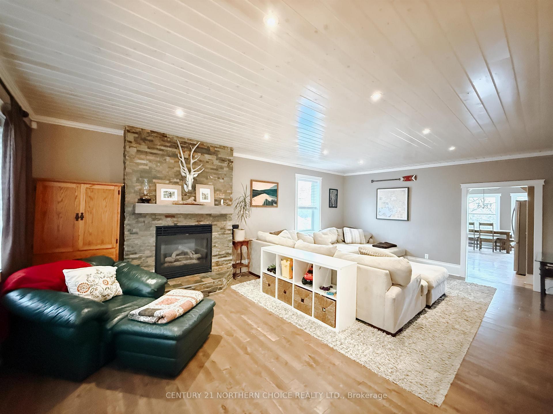 Photo 6 of 403 May Avenue, Kenora, Keewatin — HOMEH