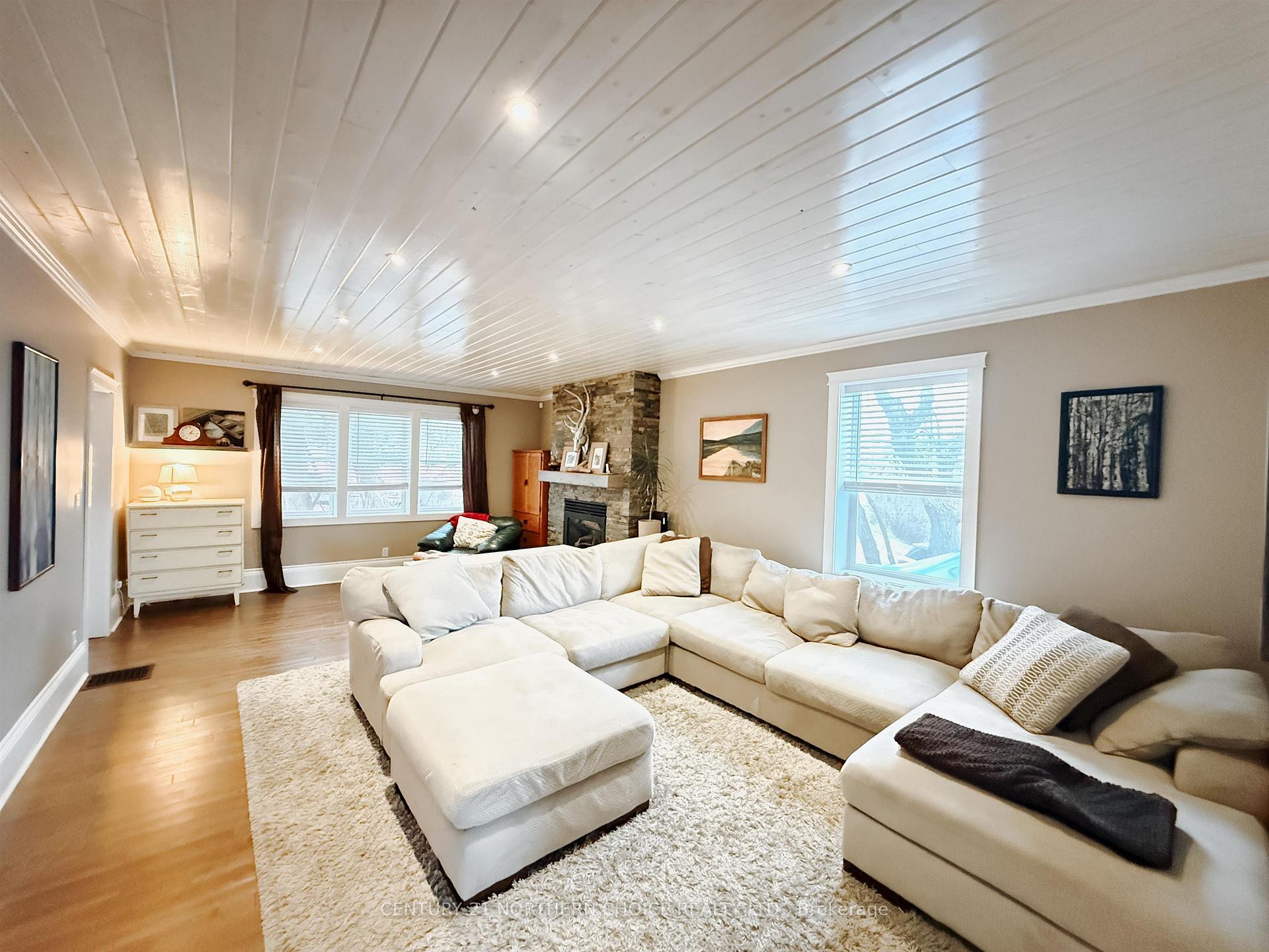 Photo 8 of 403 May Avenue, Kenora, Keewatin — HOMEH