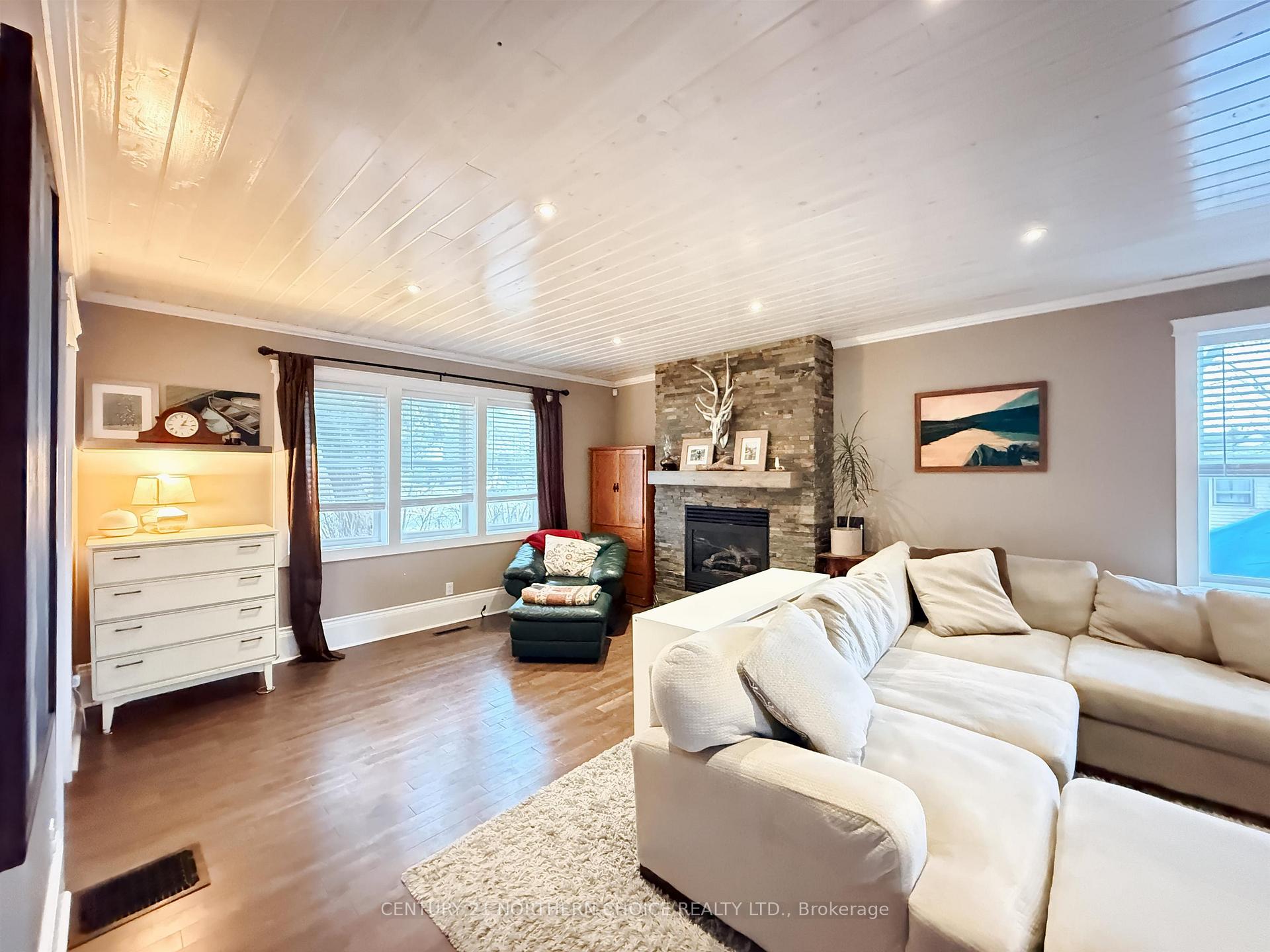 Photo 9 of 403 May Avenue, Kenora, Keewatin — HOMEH