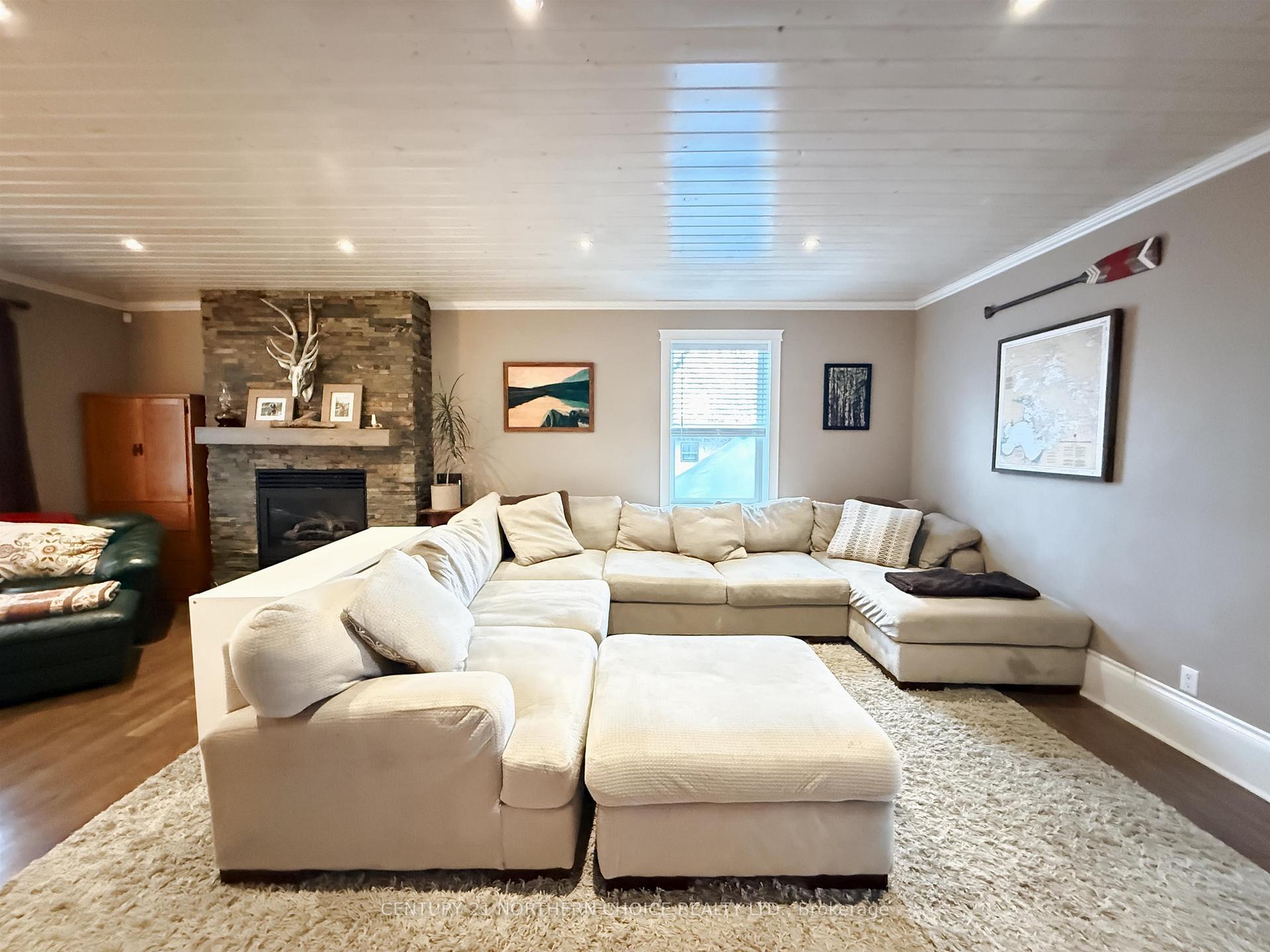 Photo 10 of 403 May Avenue, Kenora, Keewatin — HOMEH
