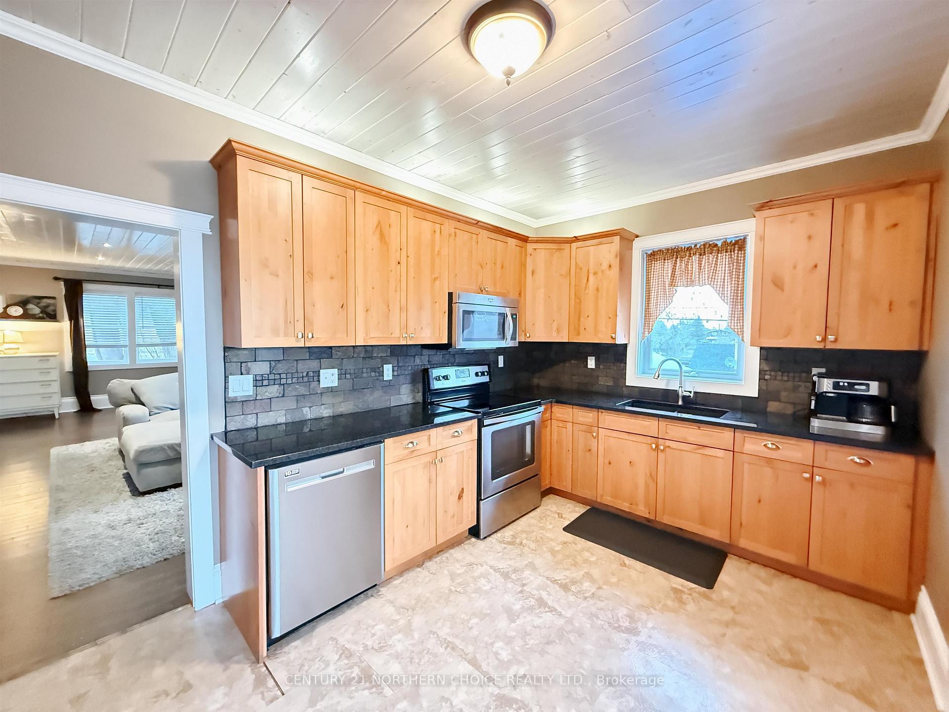 Photo 11 of 403 May Avenue, Kenora, Keewatin — HOMEH
