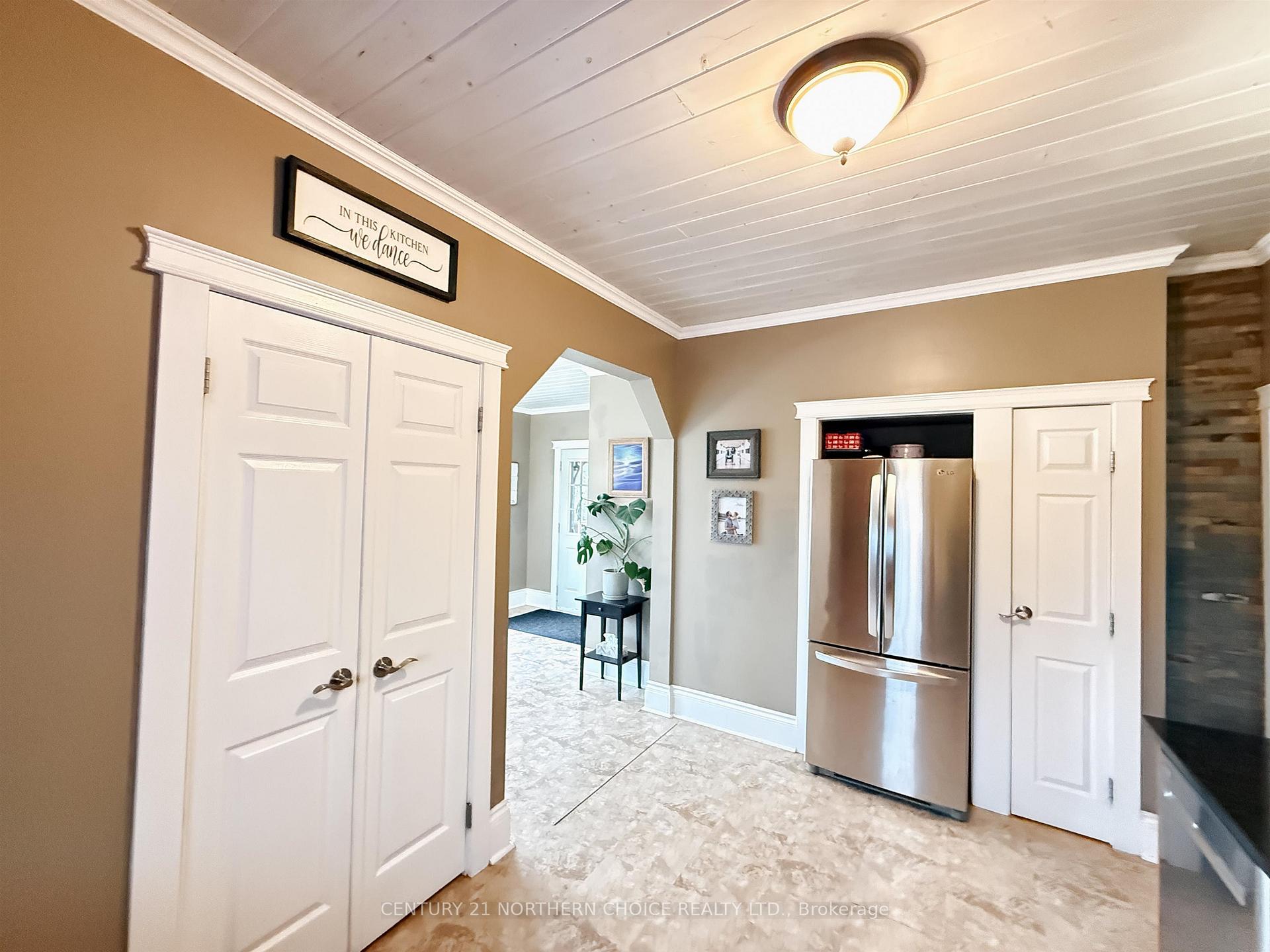 Photo 12 of 403 May Avenue, Kenora, Keewatin — HOMEH