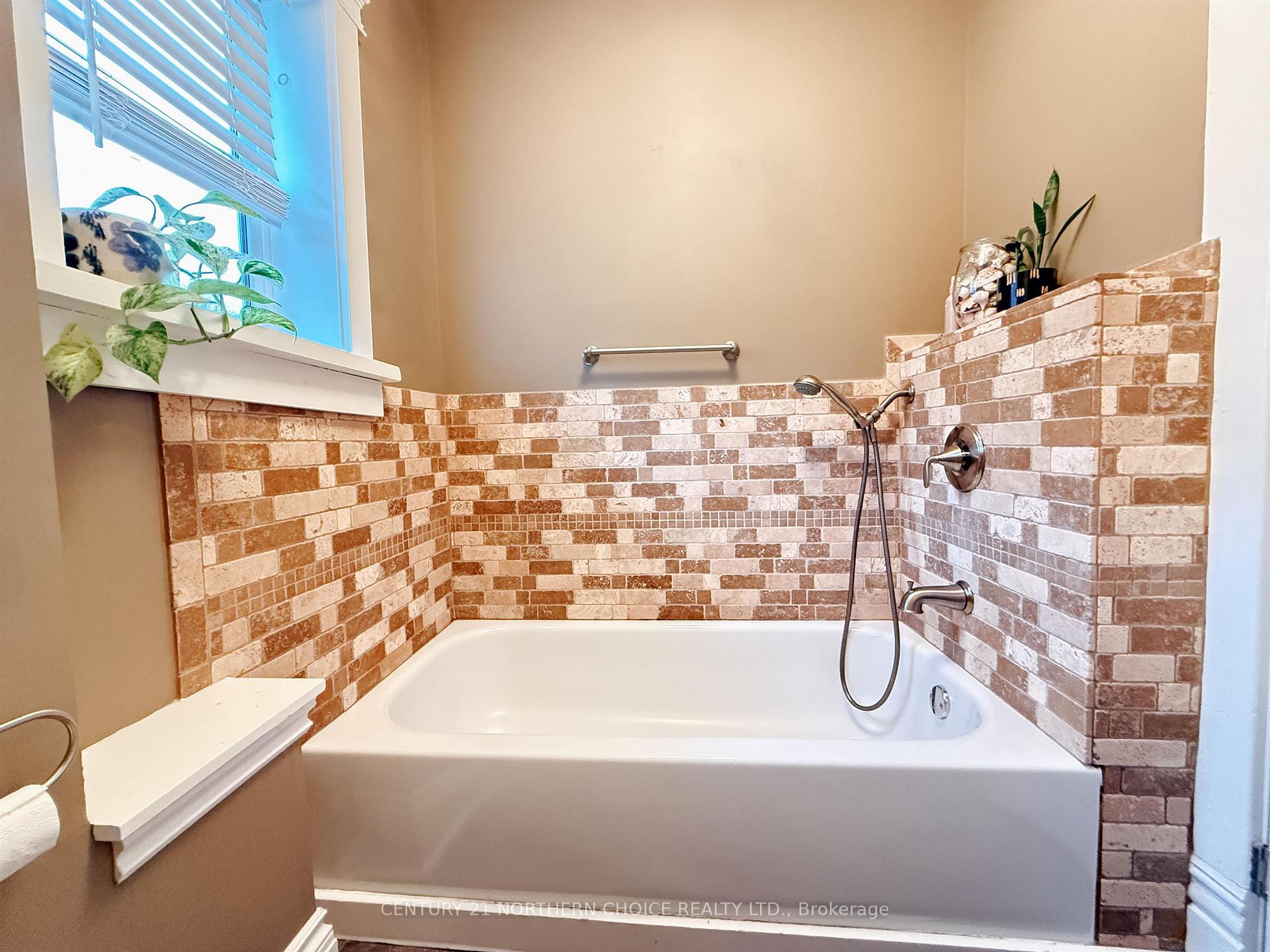 Photo 21 of 403 May Avenue, Kenora, Keewatin — HOMEH