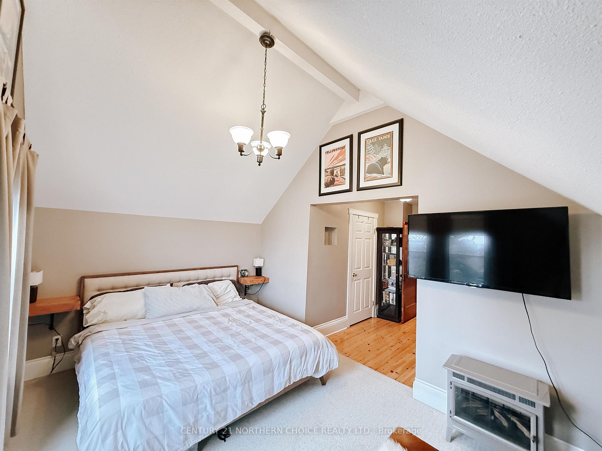 Photo 23 of 403 May Avenue, Kenora, Keewatin — HOMEH