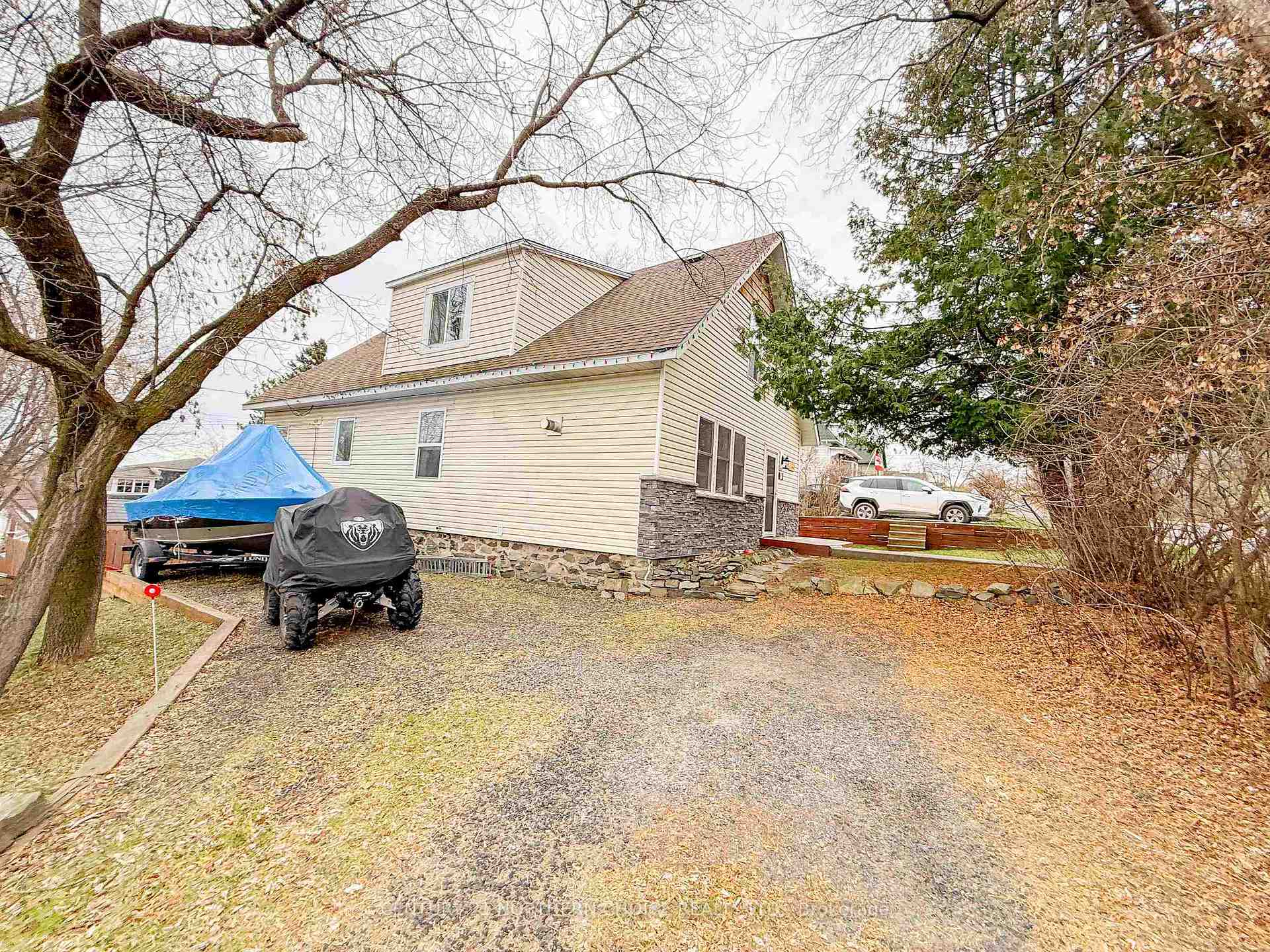 Photo 40 of 403 May Avenue, Kenora, Keewatin — HOMEH