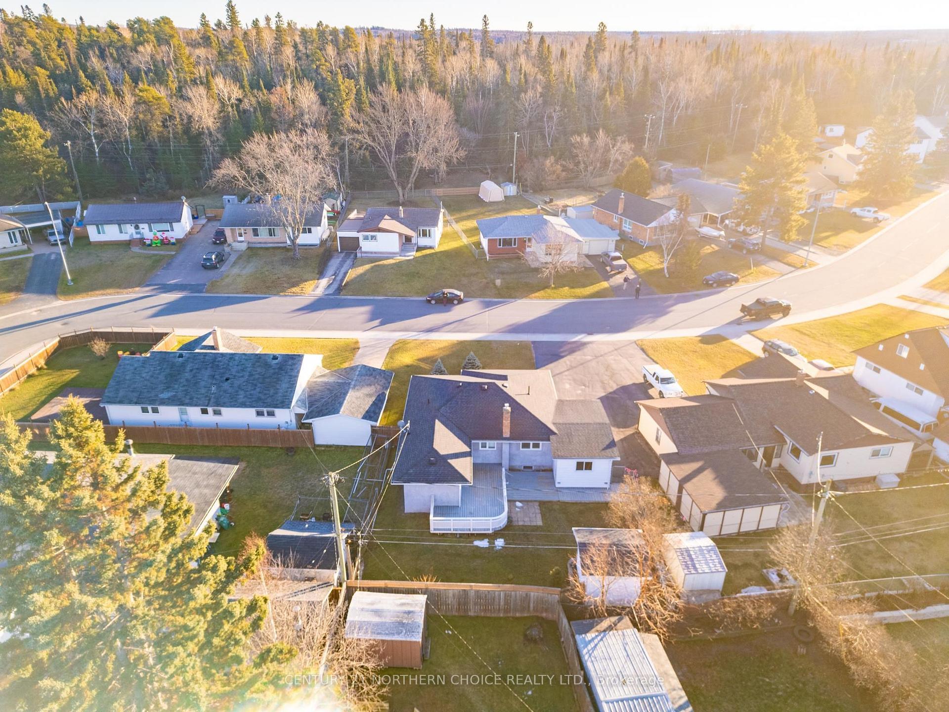 Photo 2 of 78 Drewry Drive, Kenora, Pinecrest — HOMEH