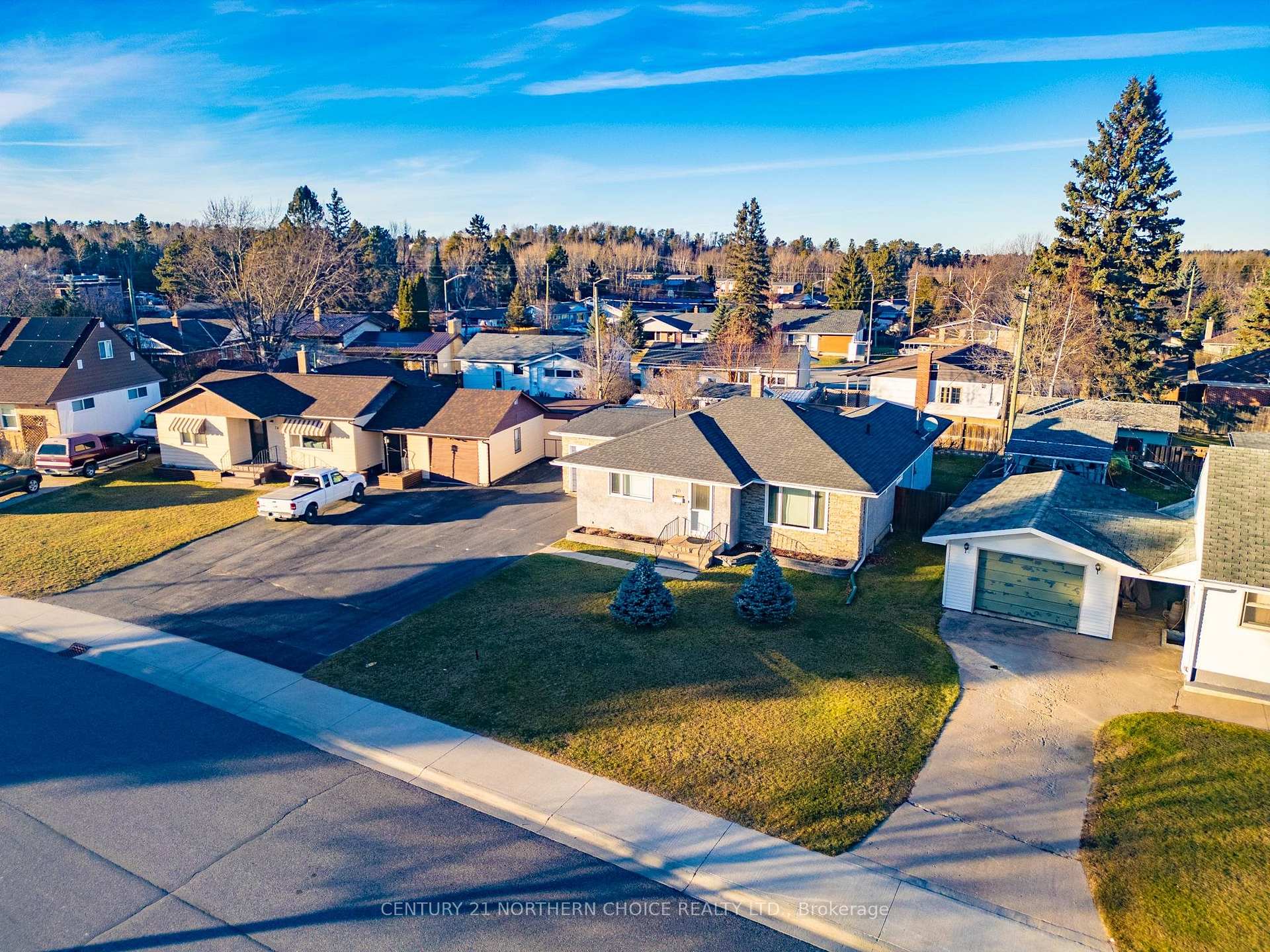 Photo 3 of 78 Drewry Drive, Kenora, Pinecrest — HOMEH