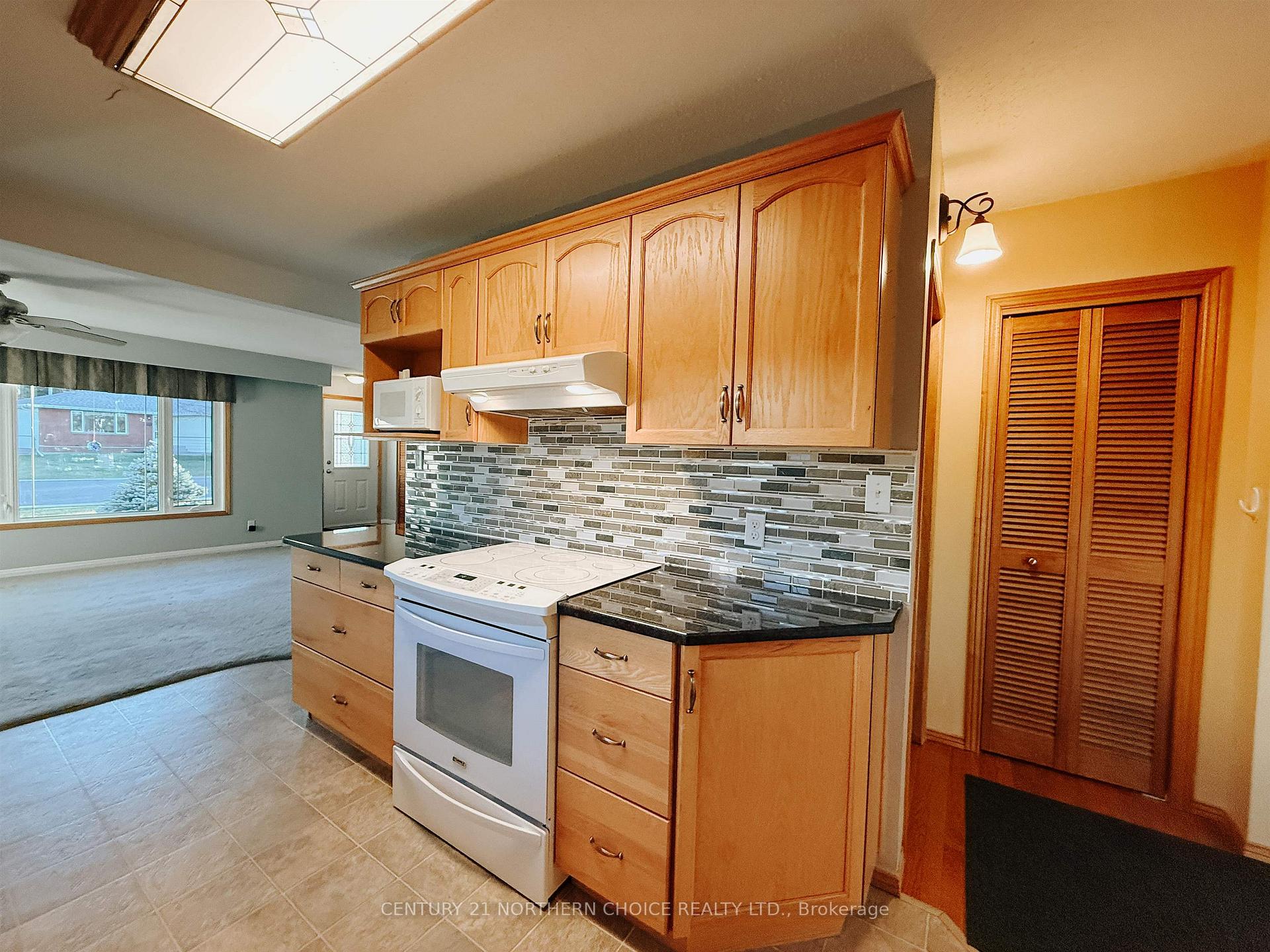 Photo 7 of 78 Drewry Drive, Kenora, Pinecrest — HOMEH